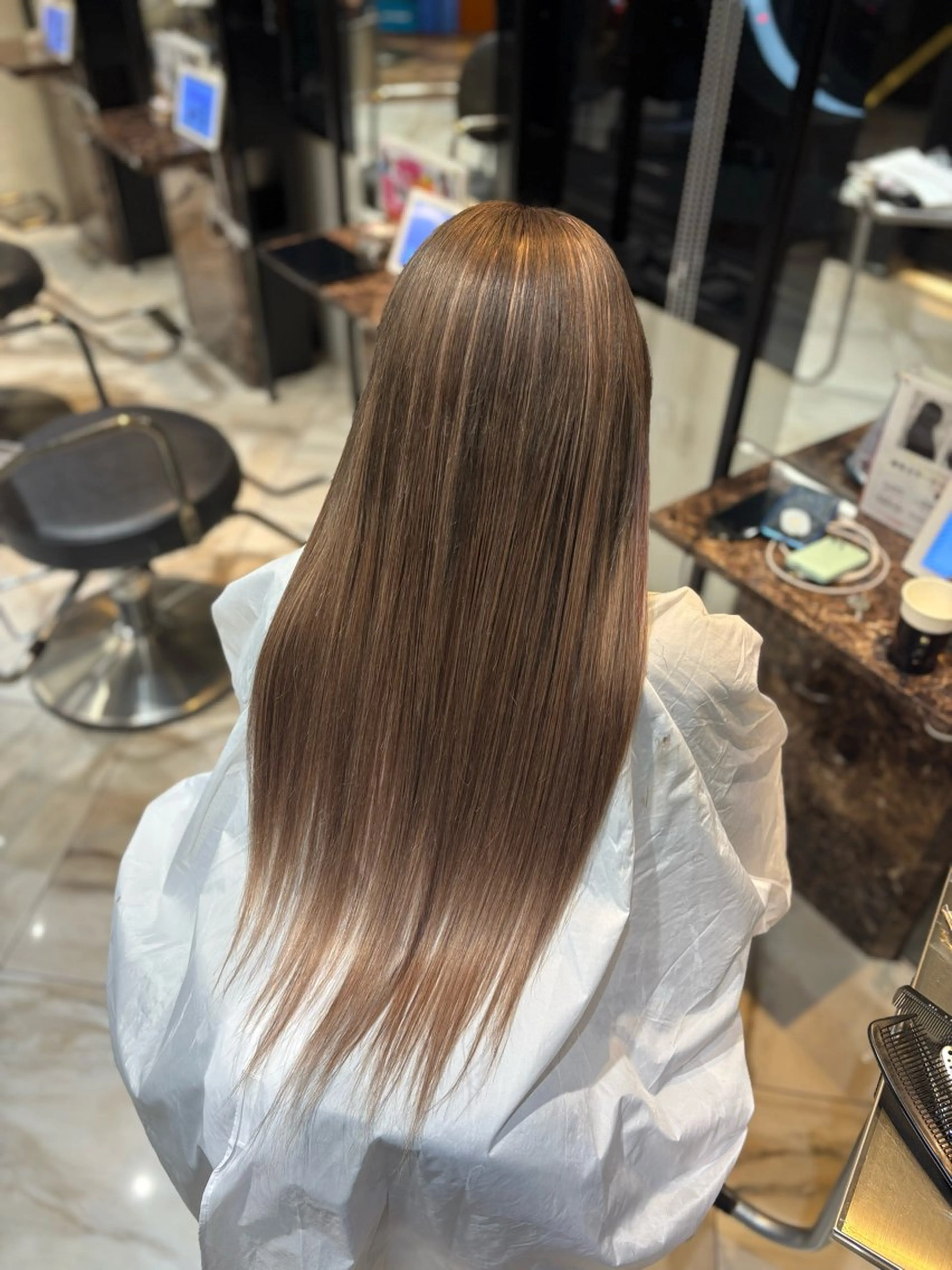 ロング カラー ベージュカラー ブリーチ ミルクティーベージュ エクステ ヘアカラー エクステ 大阪 梅田/ ハイトーン/エクステのヘアスタイル