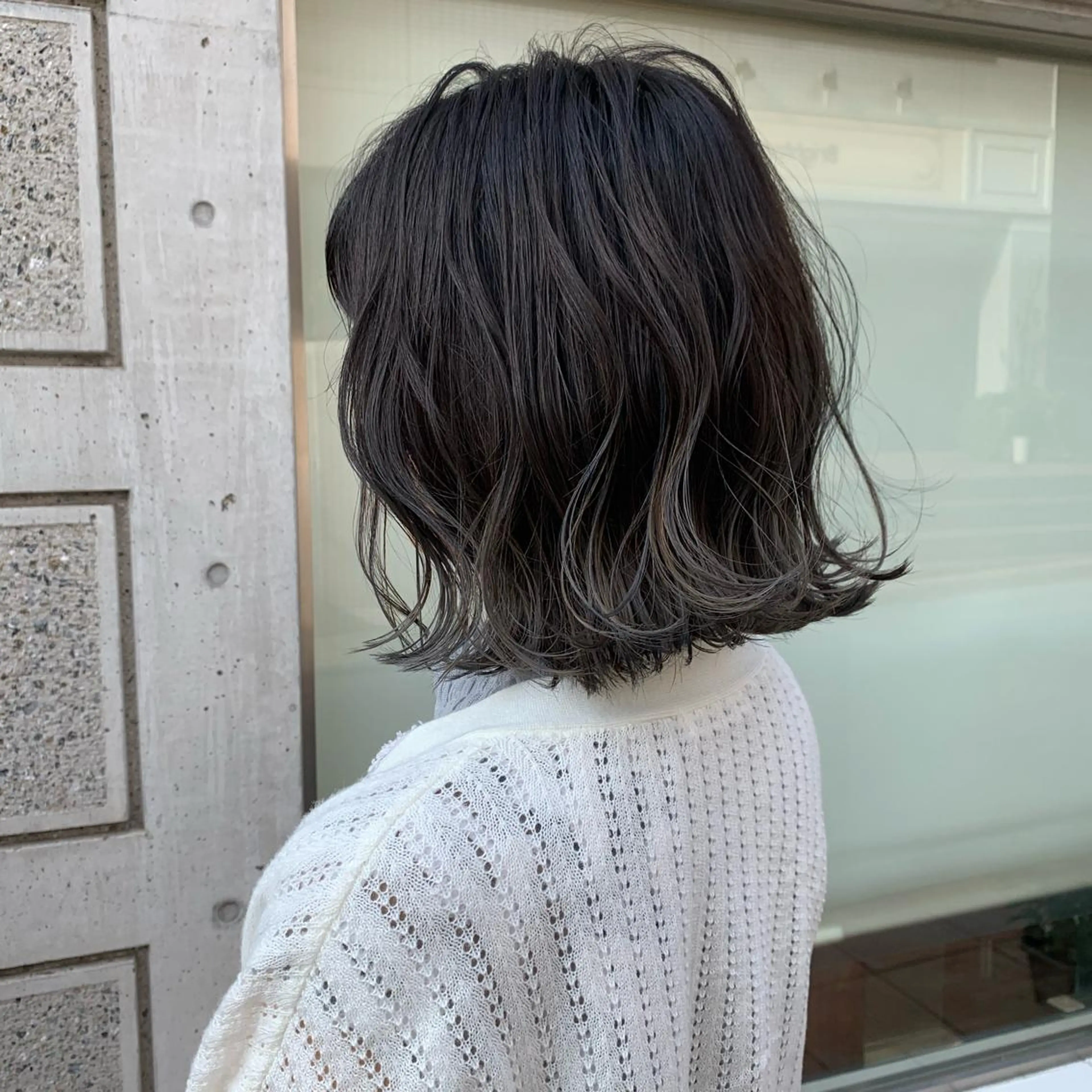 ミディアム カラー SALOWIN新宿三丁目 Frente店所属・薄田 珠美のヘアスタイル