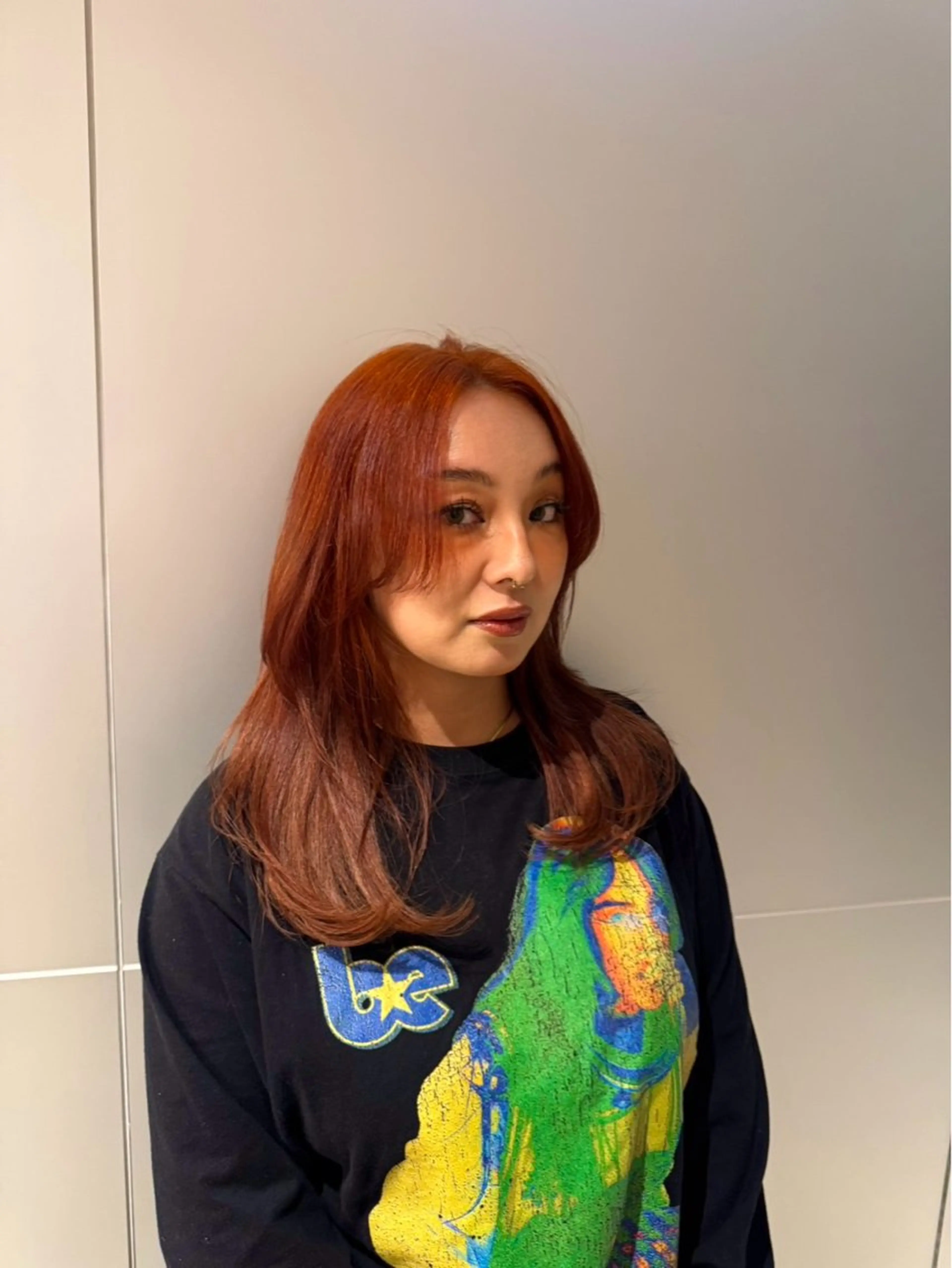 ミディアム ミディアムレイヤー 韓国風カラー ピンクブラウン レッドブラウン 髪質改善 カット ヘアカラー 顔周り小顔レイヤー ×ブリーチなしカラーのヘアスタイル