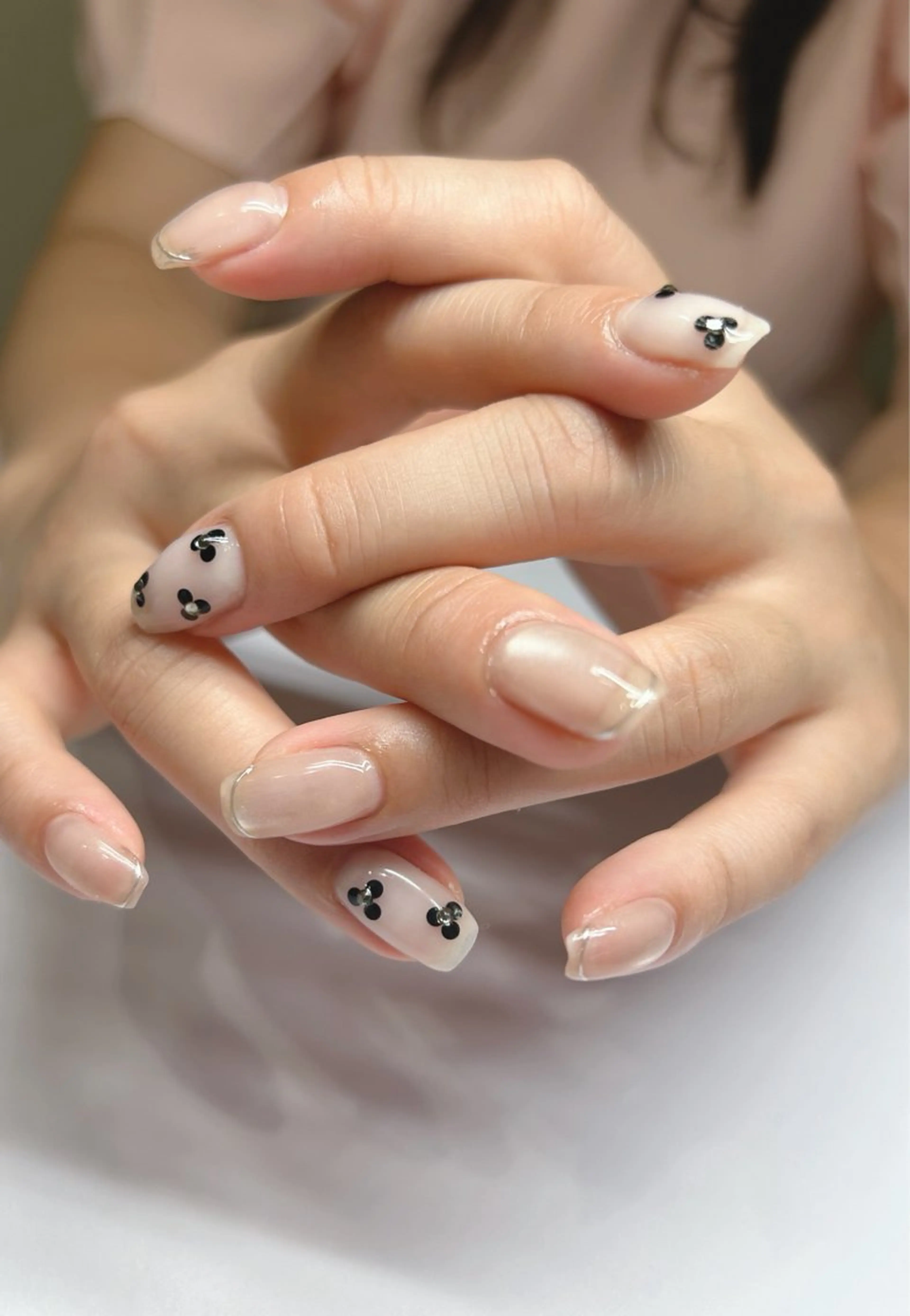 ネイル 透灯 TOUTOU 🪄のネイルデザイン