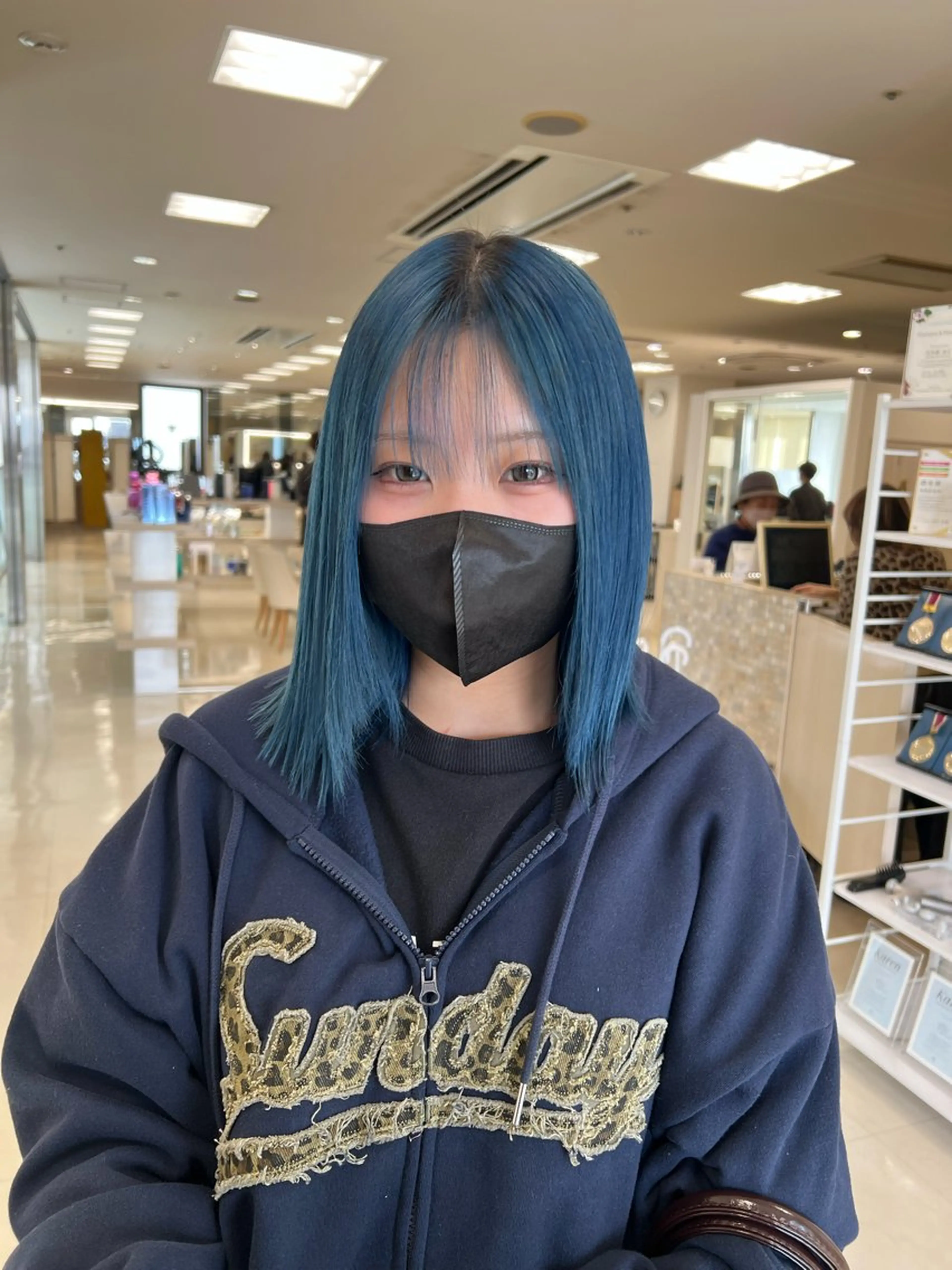 ショート カラー ブリーチ ブルーカラー ヘアカラー トリートメント ヘアセット ハイトーン/ウルフ /レイヤー/坂野幸伸のヘアスタイル