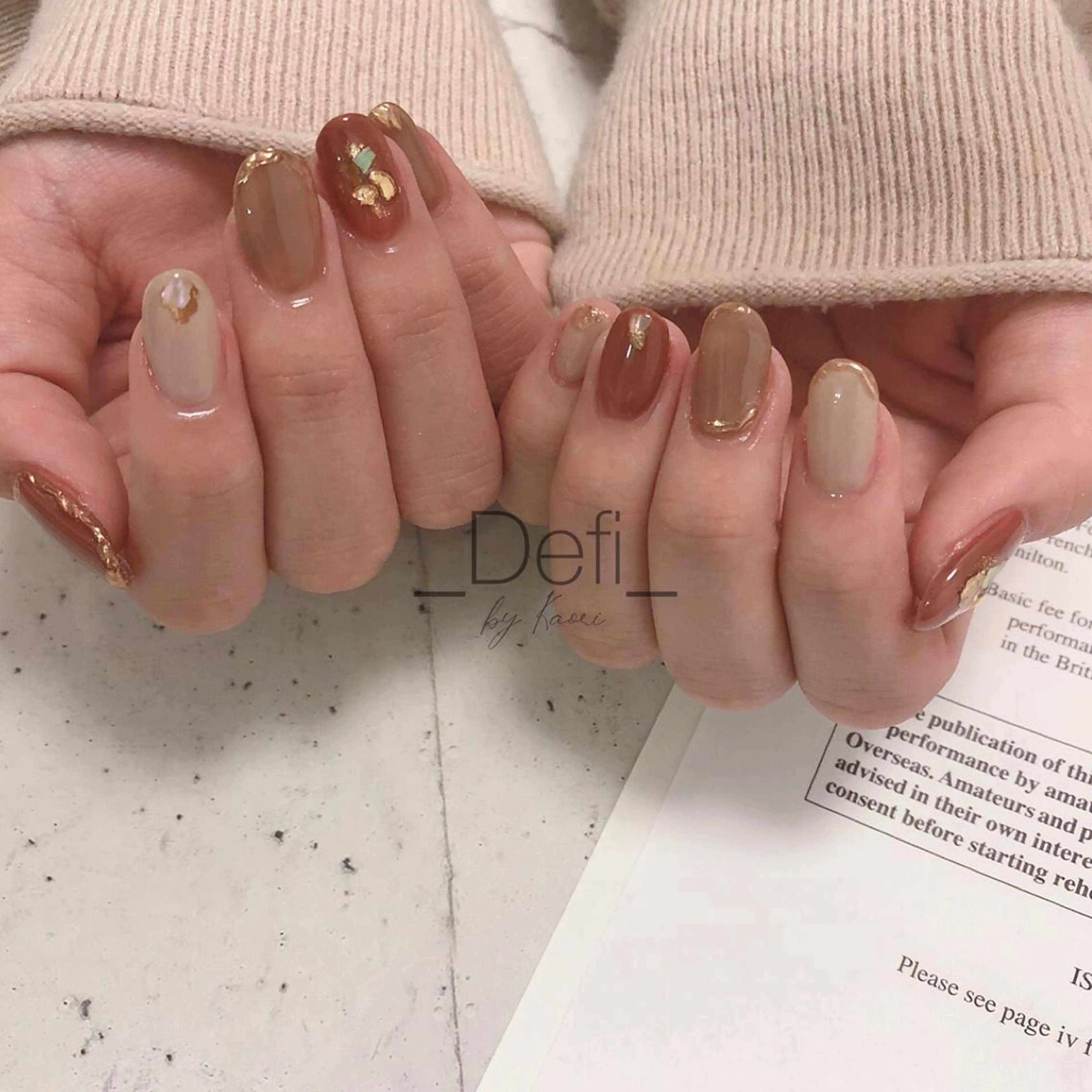 ネイル オーロラネイル ブラウン カジュアル フットネイル フレンチネイル ハンドネイル _Defi_ by Kaoriのネイルデザイン