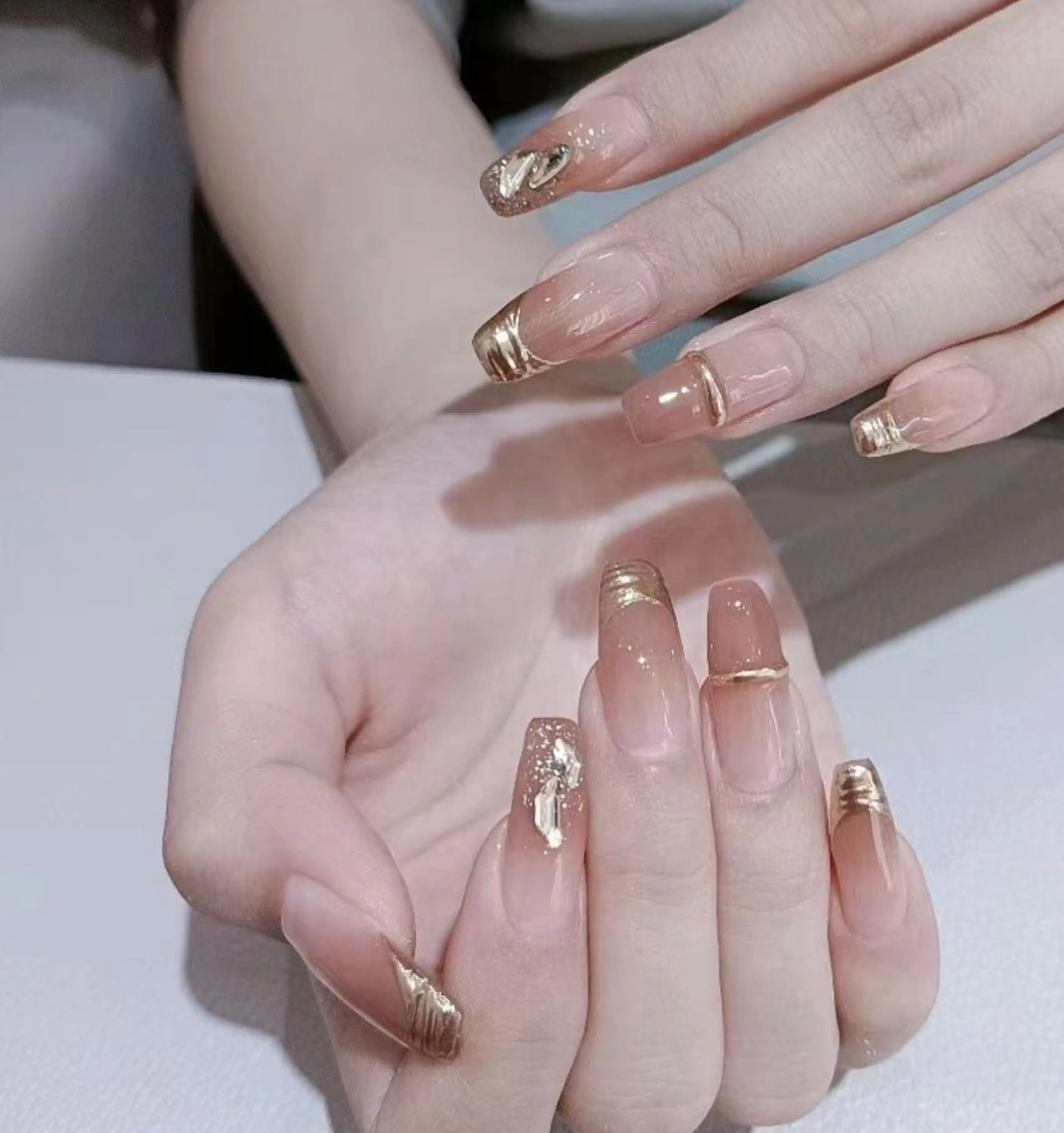 ネイル アートネイル 長さ出し ネイルチップ Queens ciciのネイルデザイン