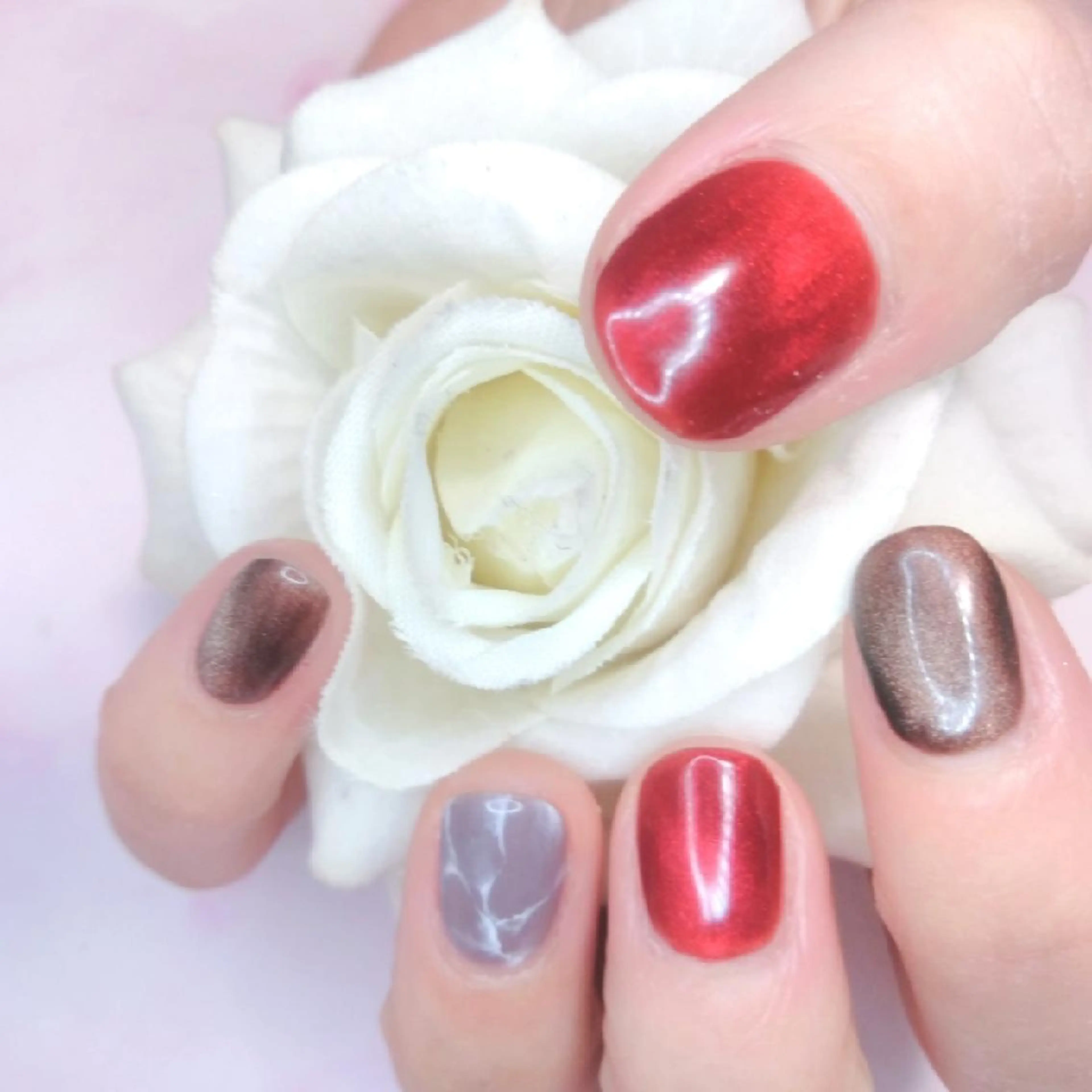 ネイル エステとネイル ローズコンフォートのネイルデザイン