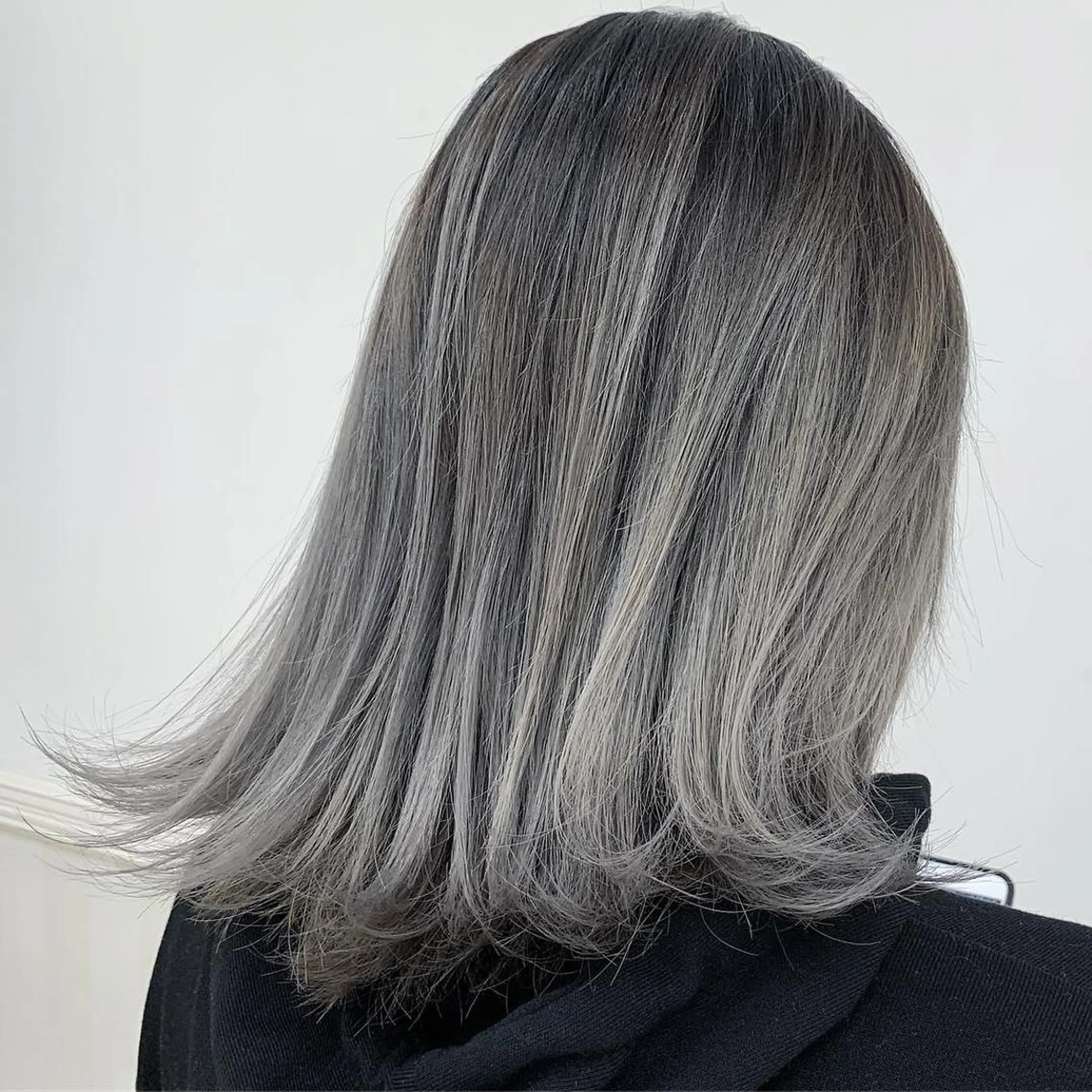 ショート カラー グレージュ N° jillva ♦️川端裕司♦️のヘアスタイル