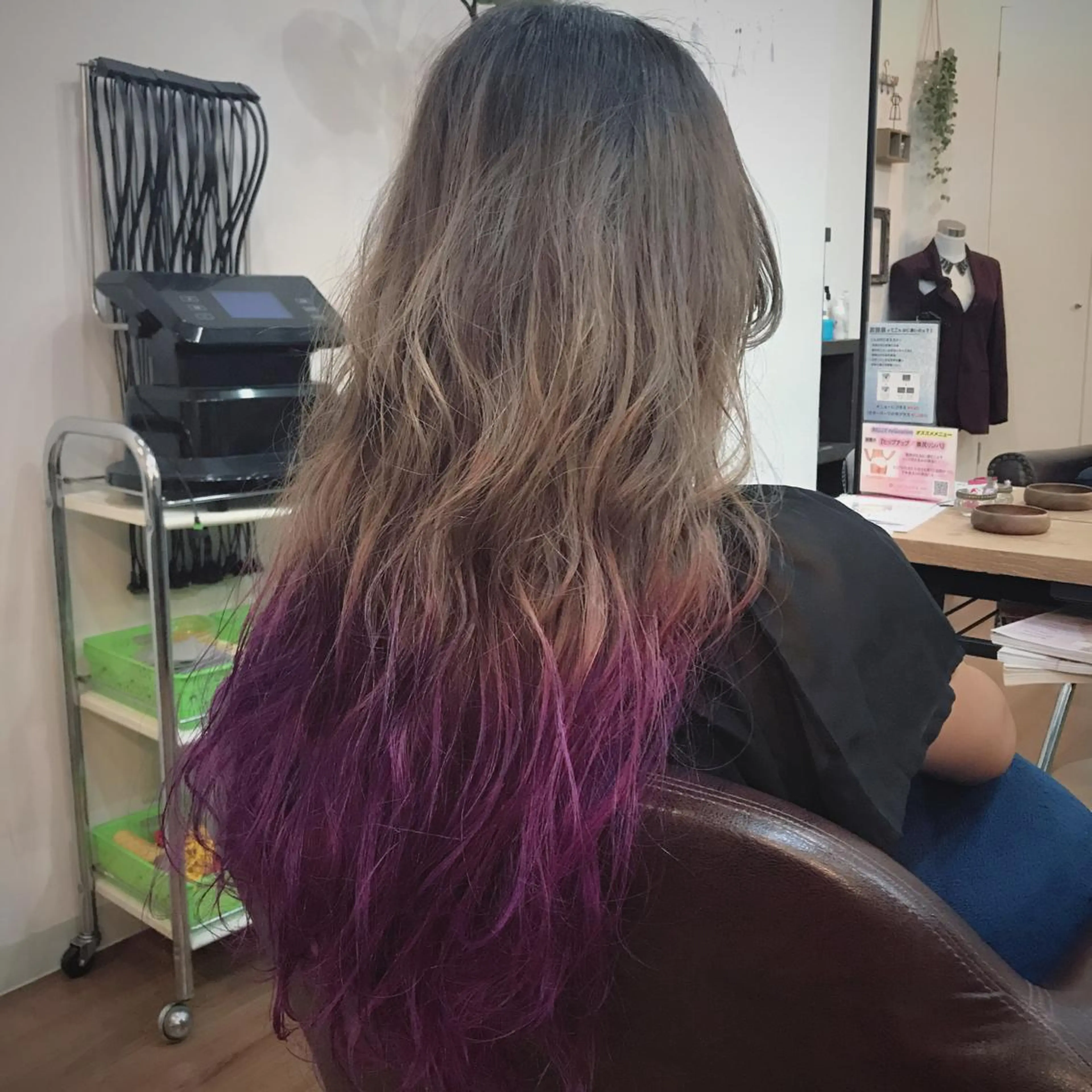 ロング カラー グラデーションカラー ハイライトカラー パープルカラー シルバー ハイライト 松村 崇弘のヘアスタイル