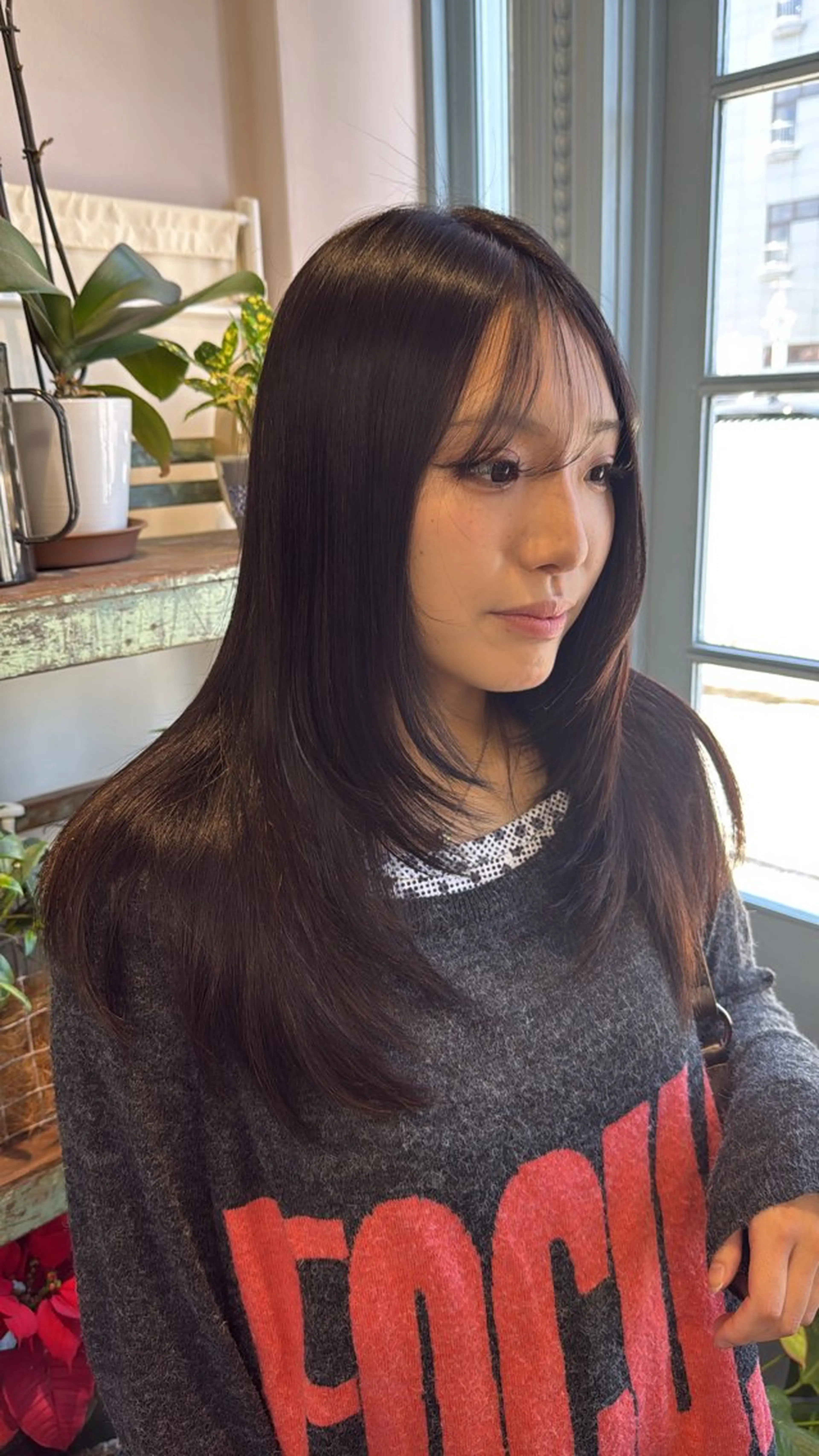 ロング カラー ロングレイヤー レイヤーカット ロング カット ヘアカラー トリートメント Sakura .のヘアスタイル