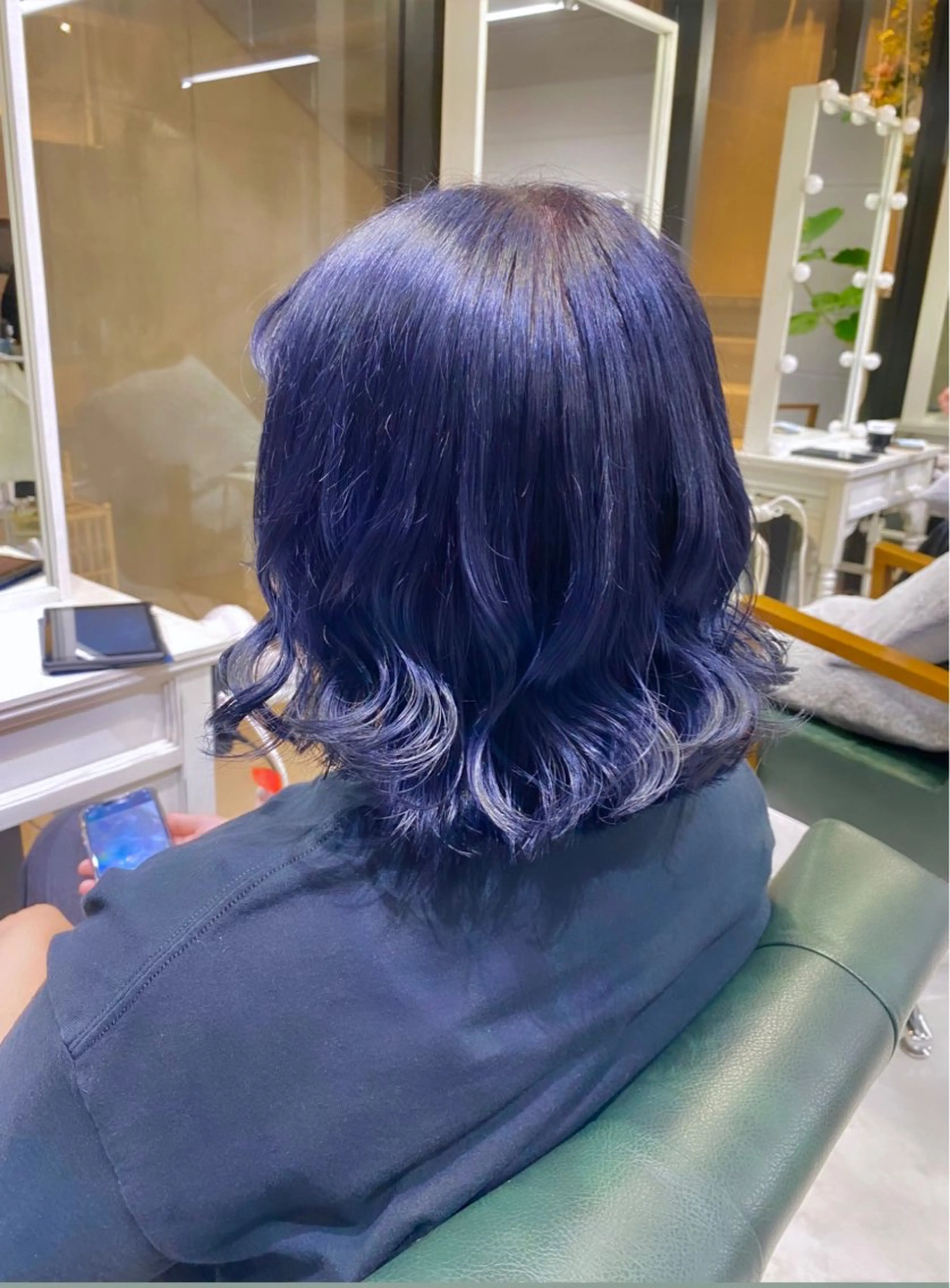 ミディアム カラー ネイビーカラー ヘアカラー 金子 真悠のヘアスタイル