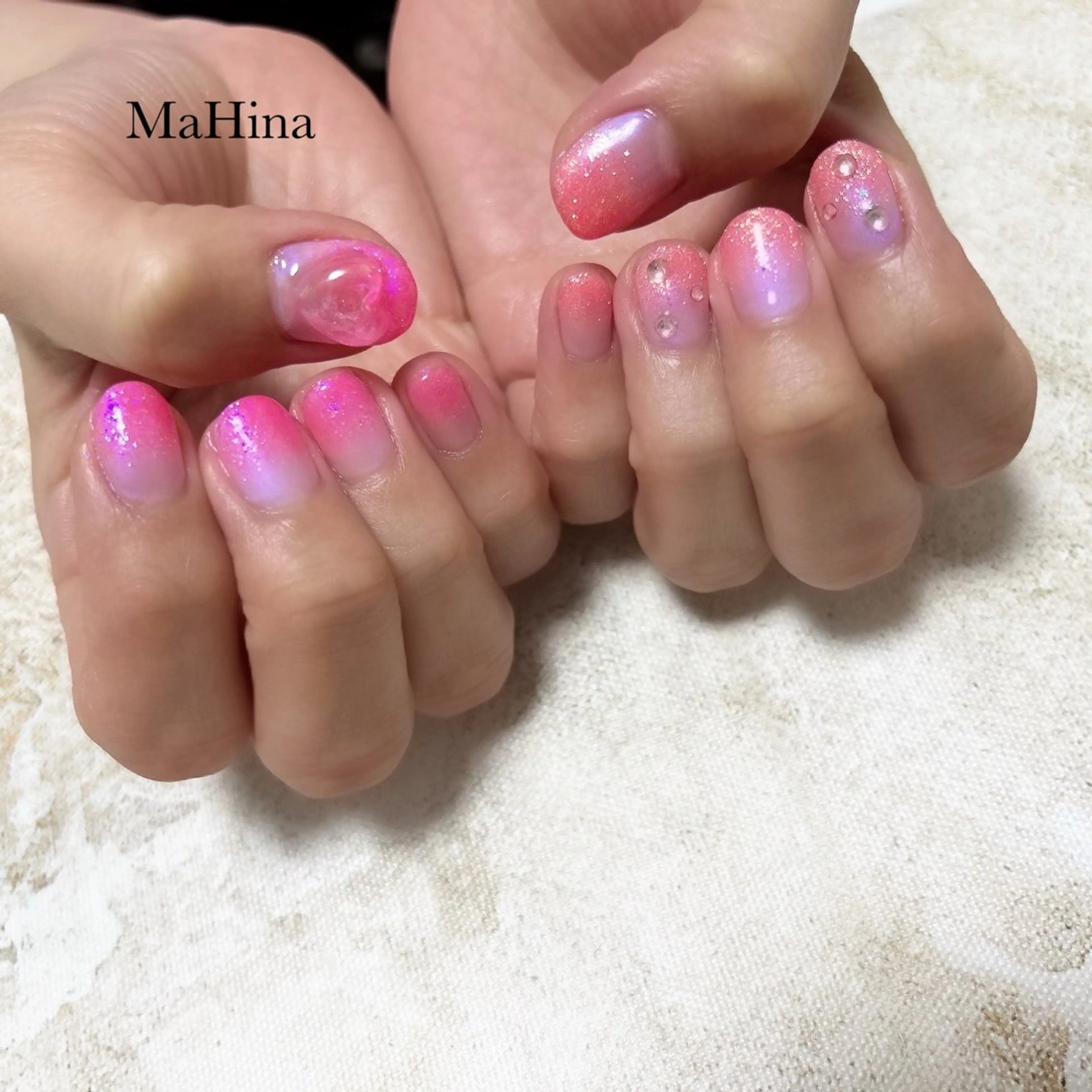 ネイル ジェルネイル ラメ(グリッター) ラメグラデーション ピンク 春ネイル ハンドネイル MaHina🌙 salonのネイルデザイン