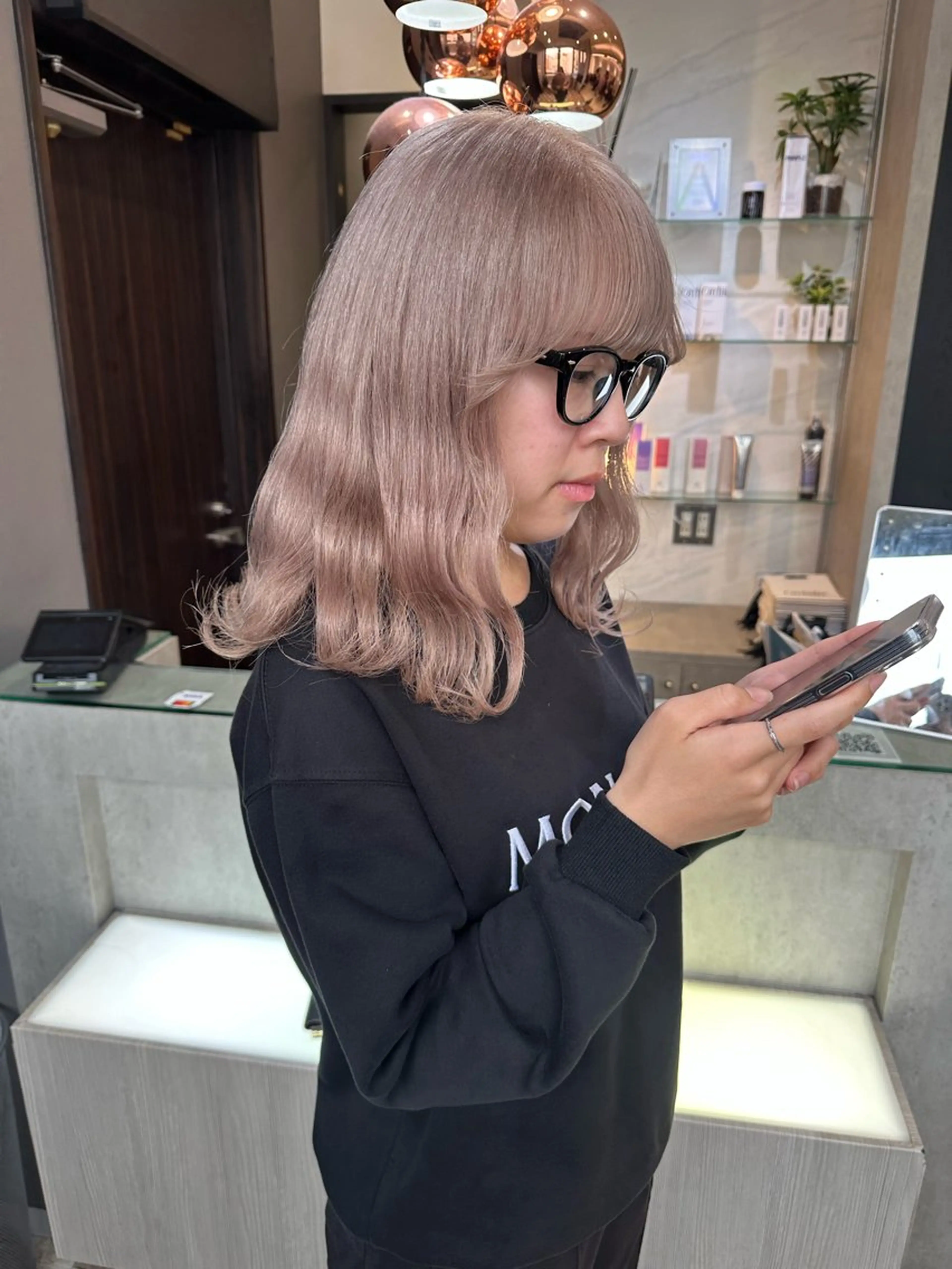 セミロング カラー ベージュカラー ブリーチ ブラウンカラー 透明感カラー ピンクカラー ヘアカラー AYAKASA 暖色カラー/レイヤーのヘアスタイル