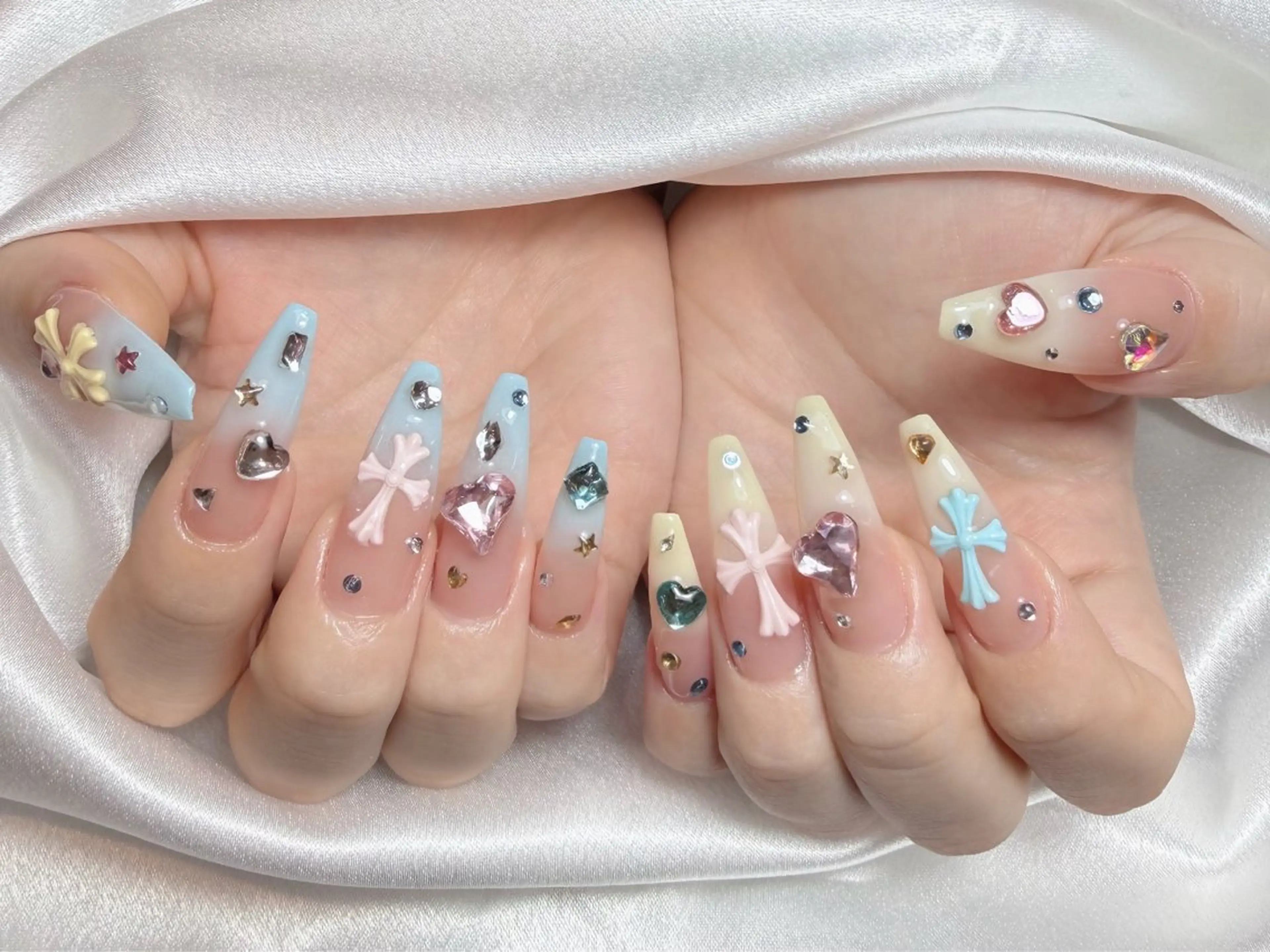 ネイル ハンドネイル ハンドケア リサ ネイルサロンのネイルデザイン