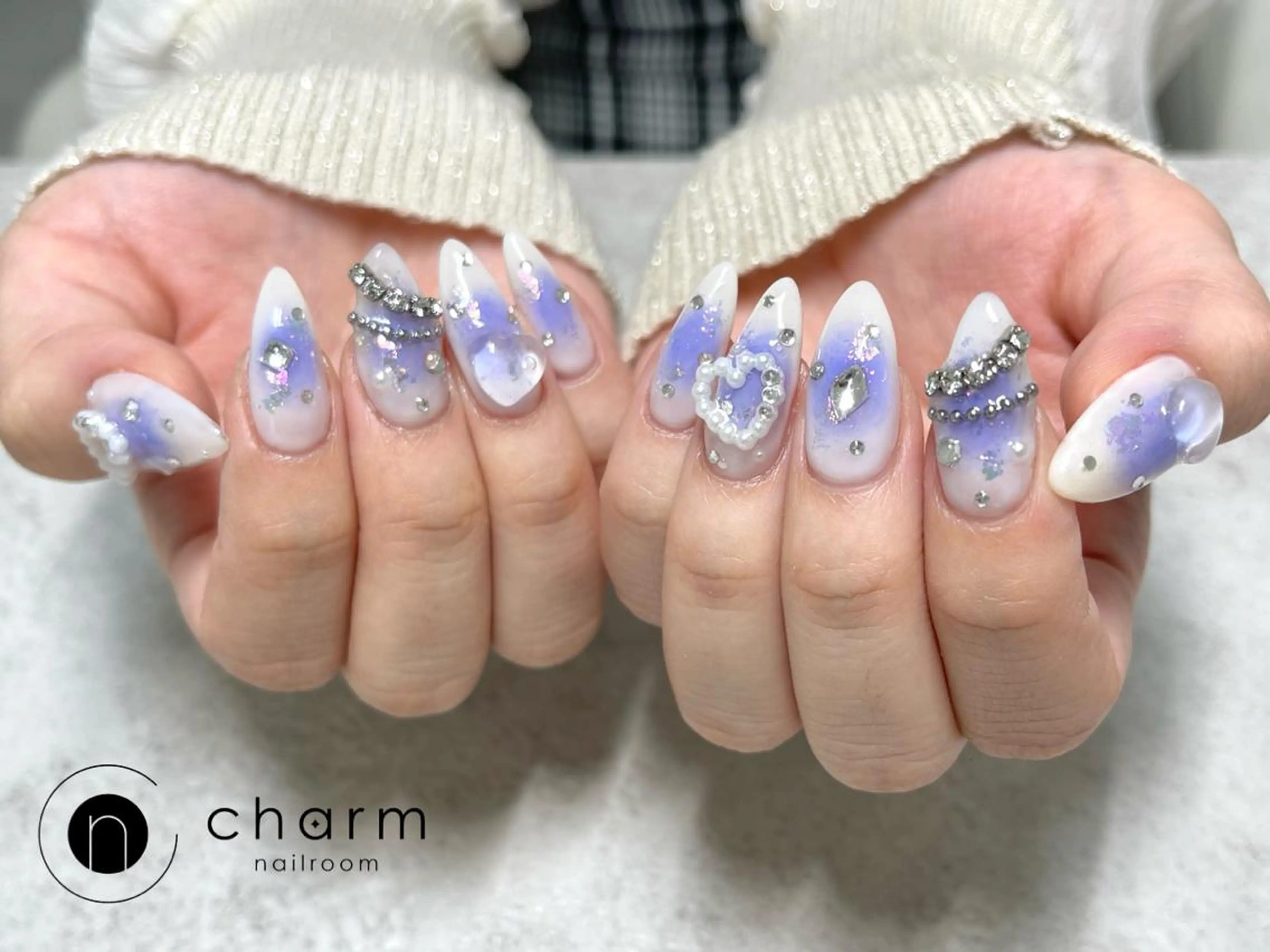 ネイル ハンドネイル ネイルルーム チャームのネイルデザイン