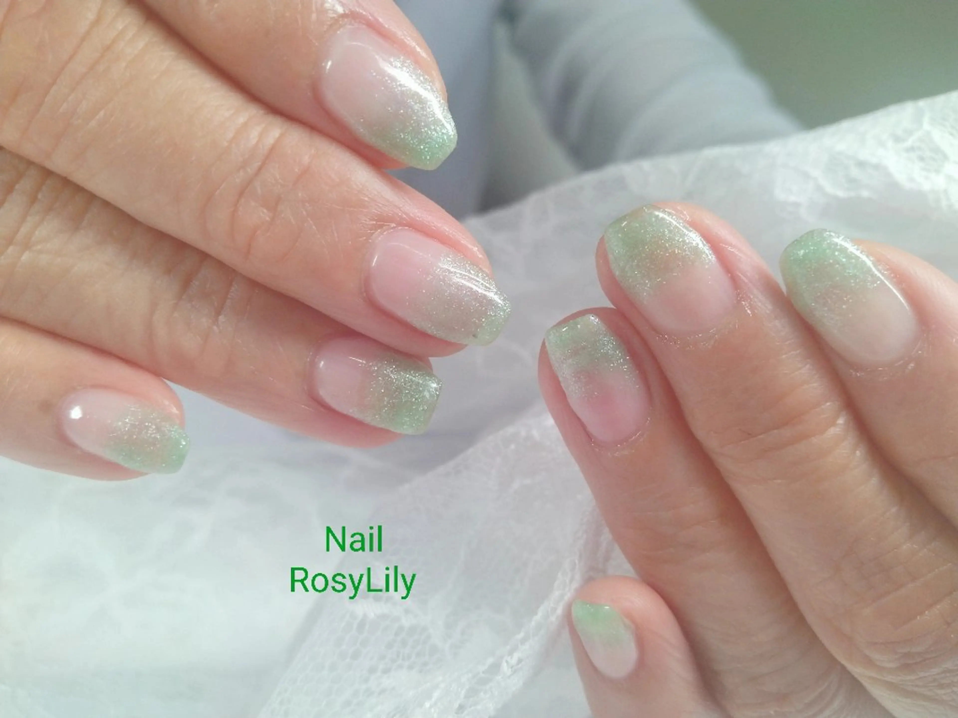 ネイル グラデーション ラメ(グリッター) ラメグラデーション ハンドネイル ハンドケア プライベートサロン Rosy Lilyのネイルデザイン