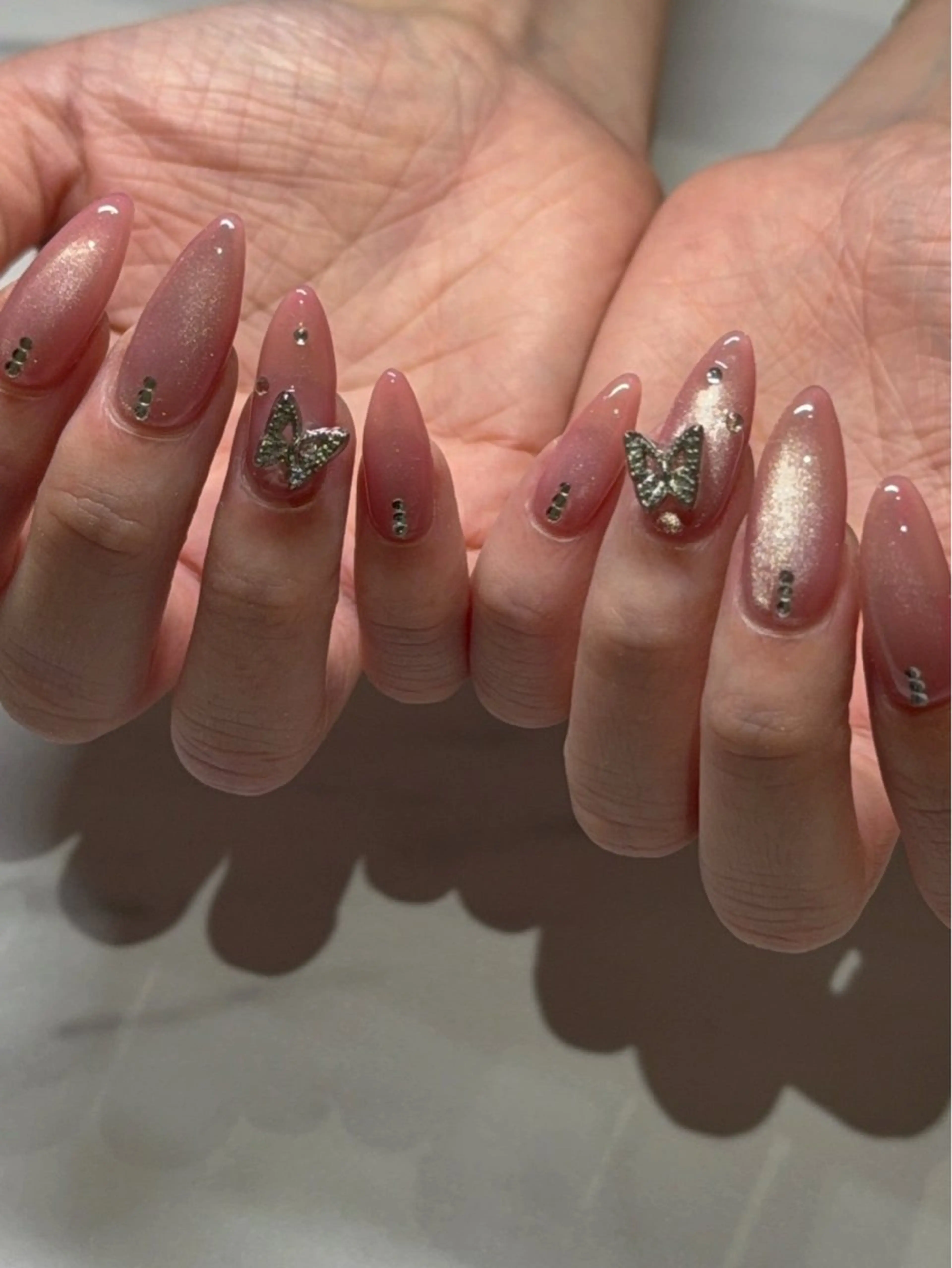 ネイル mikoto 🎀 艶々美フォルムのネイルデザイン