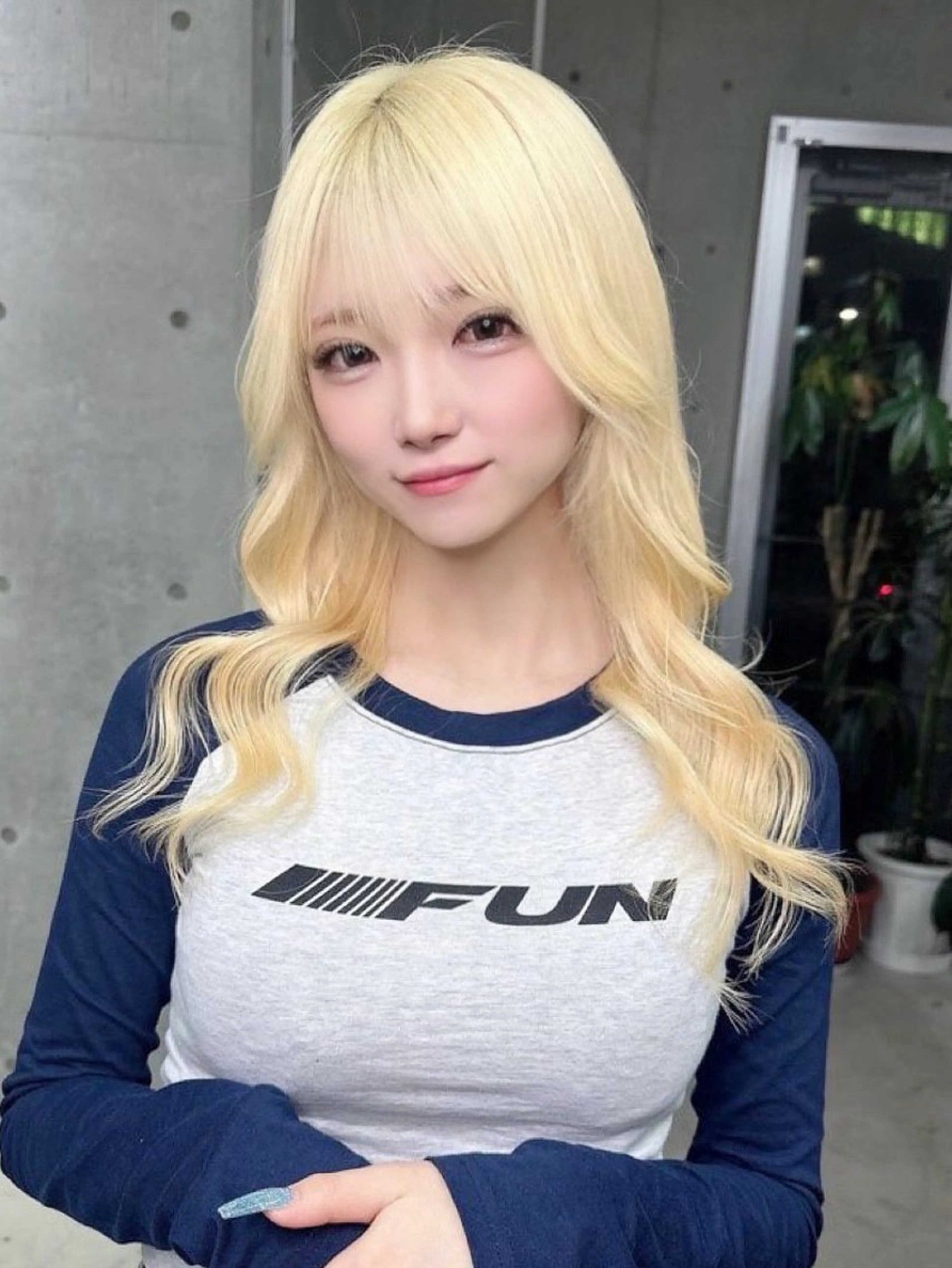 ロング カラー ブリーチ 抜きっぱなしブロンド ブロンド カット ヘアカラー 名古屋のピンク好き かずくん🦩のヘアスタイル