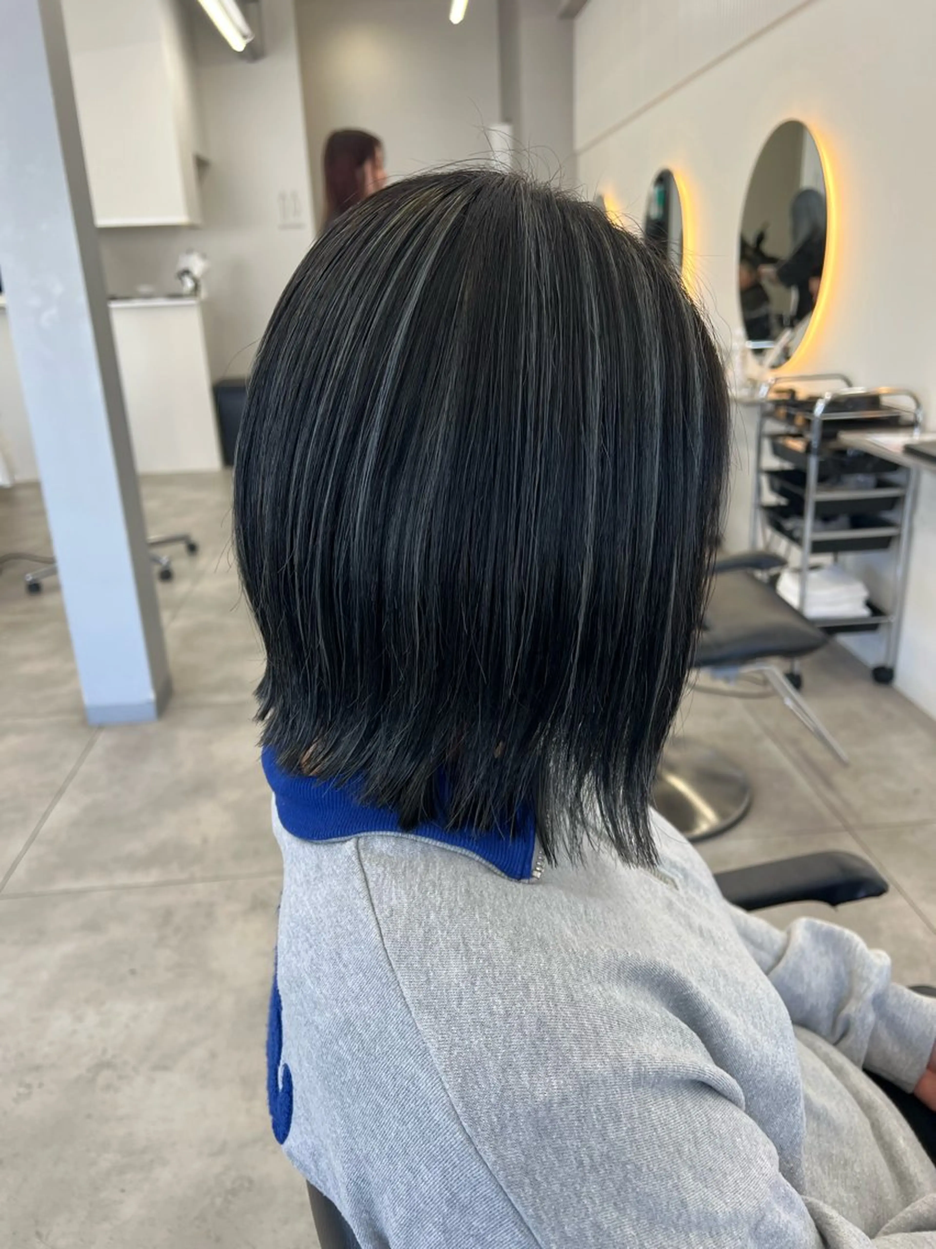 ミディアム ボブ ハイライト 外ハネヘア メンズパーマ特化/髪 質改善艶カラー/椿原のヘアスタイル