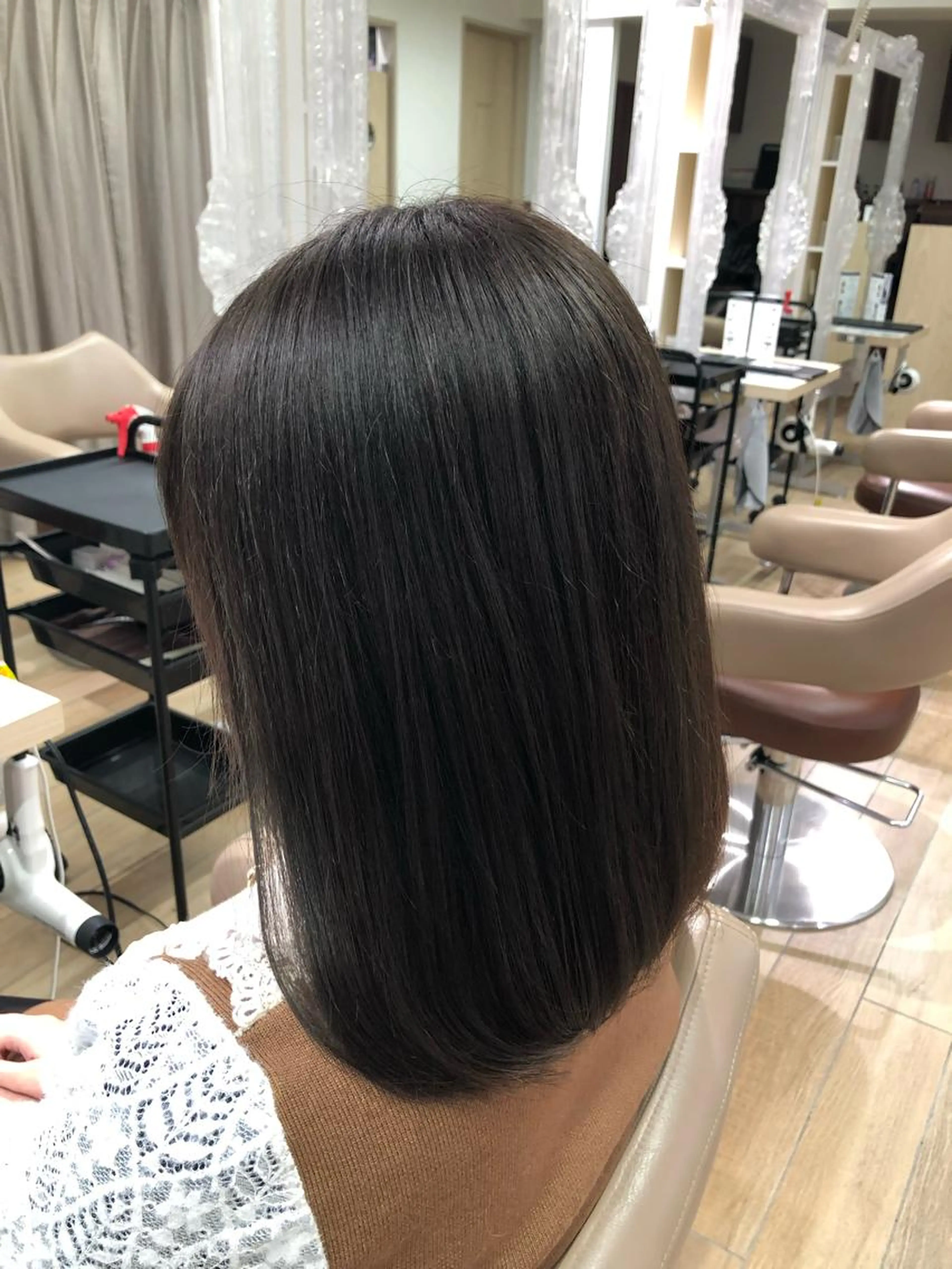 【✨前髪、顔周りなどのお悩み解決します✨】カット✚内部補修トリートメント　再来の方+¥550の写真