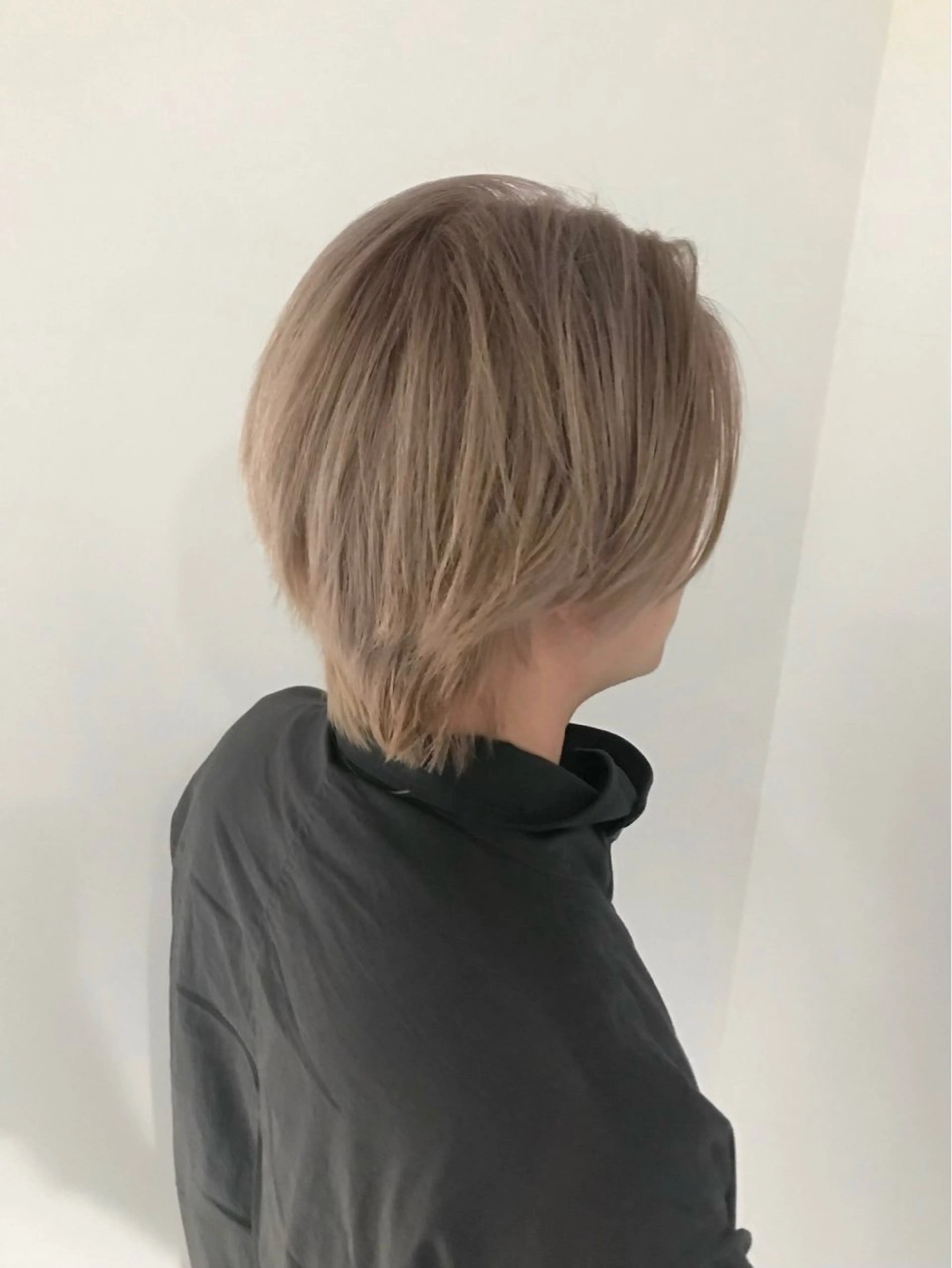 ショート メンズ メンズブリーチ ヘアカラー kosoraレイヤー ハイトーン/デザインのヘアスタイル