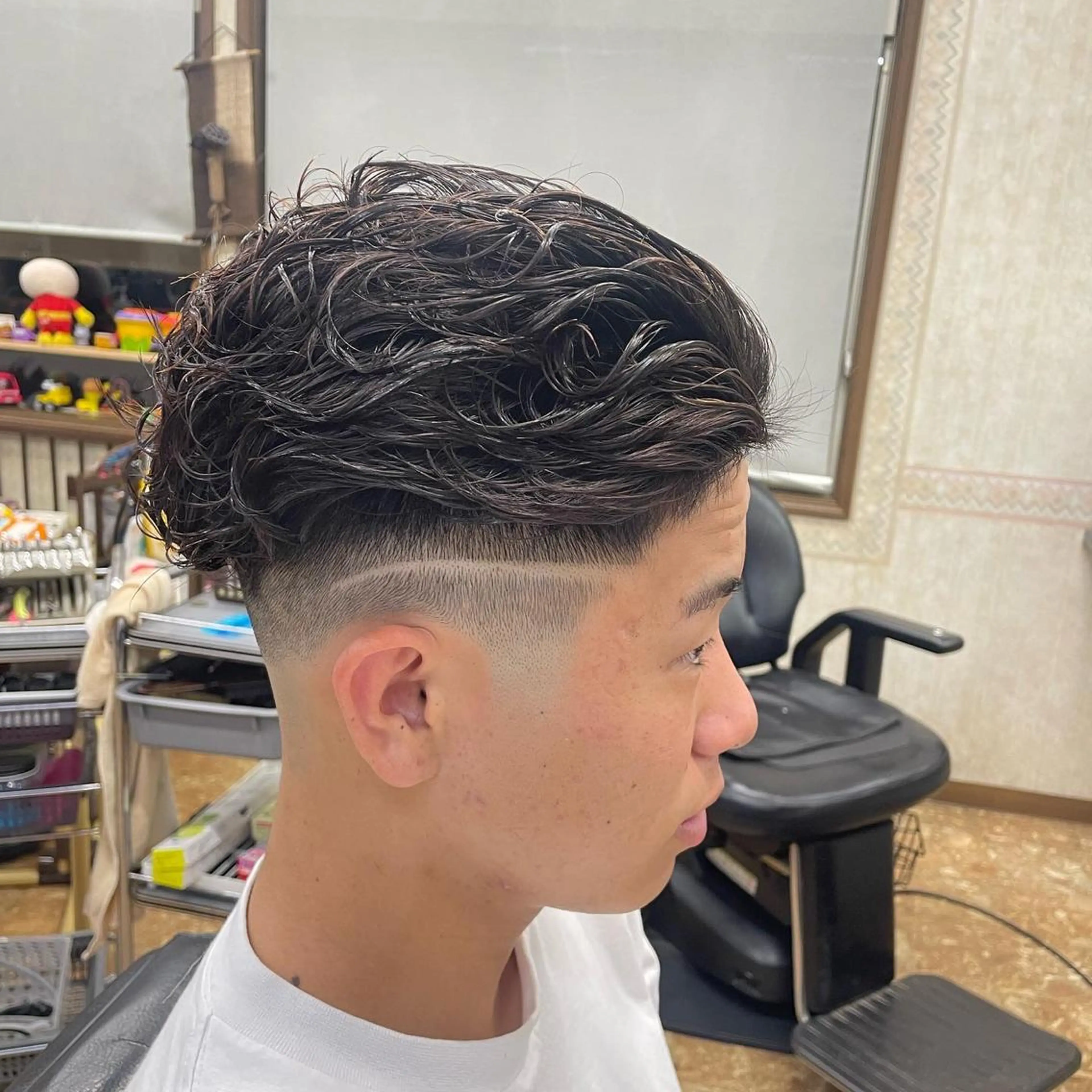 ショート メンズ 海老原 コウのヘアスタイル