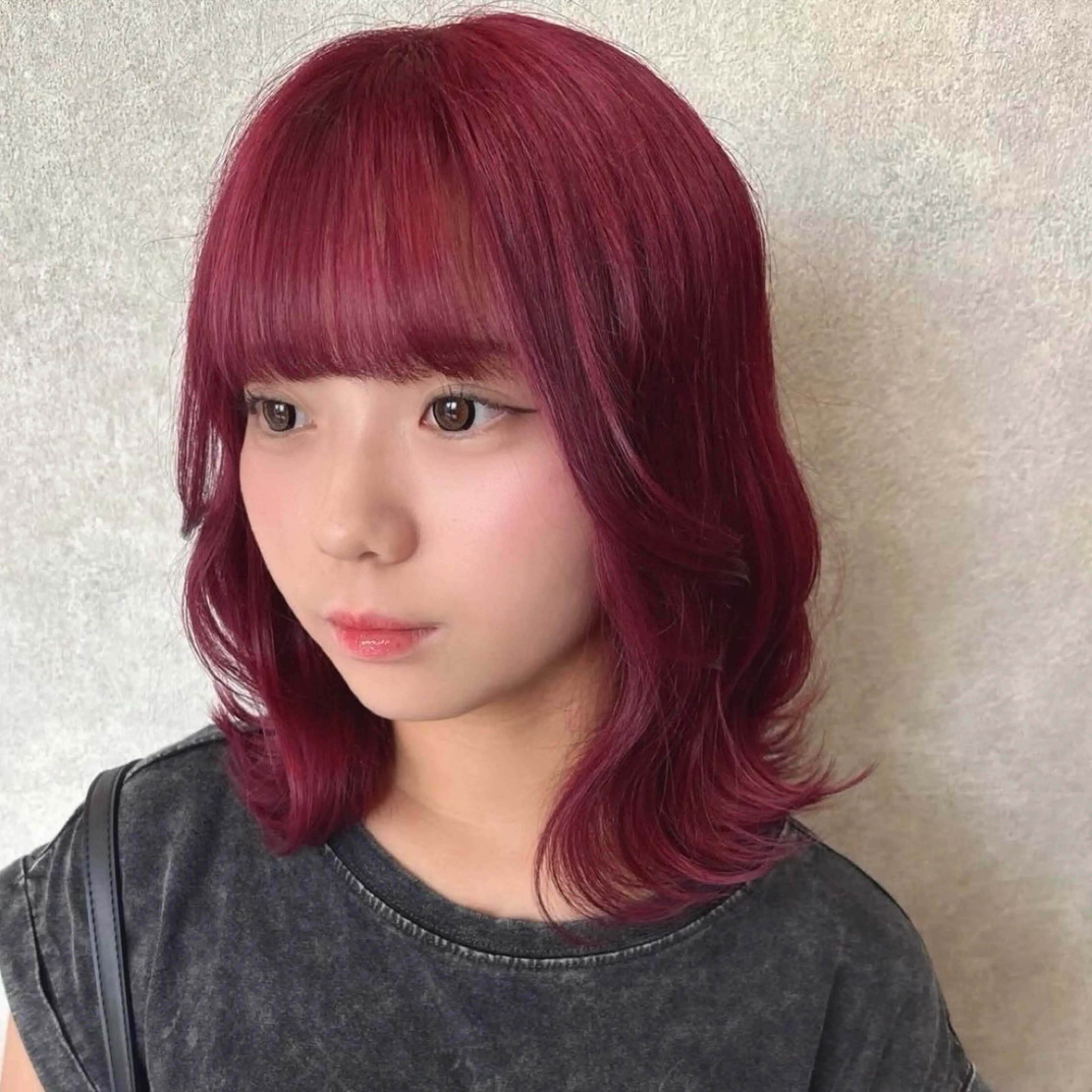 ミディアム カラー レッドカラー 村瀬 美来のヘアスタイル
