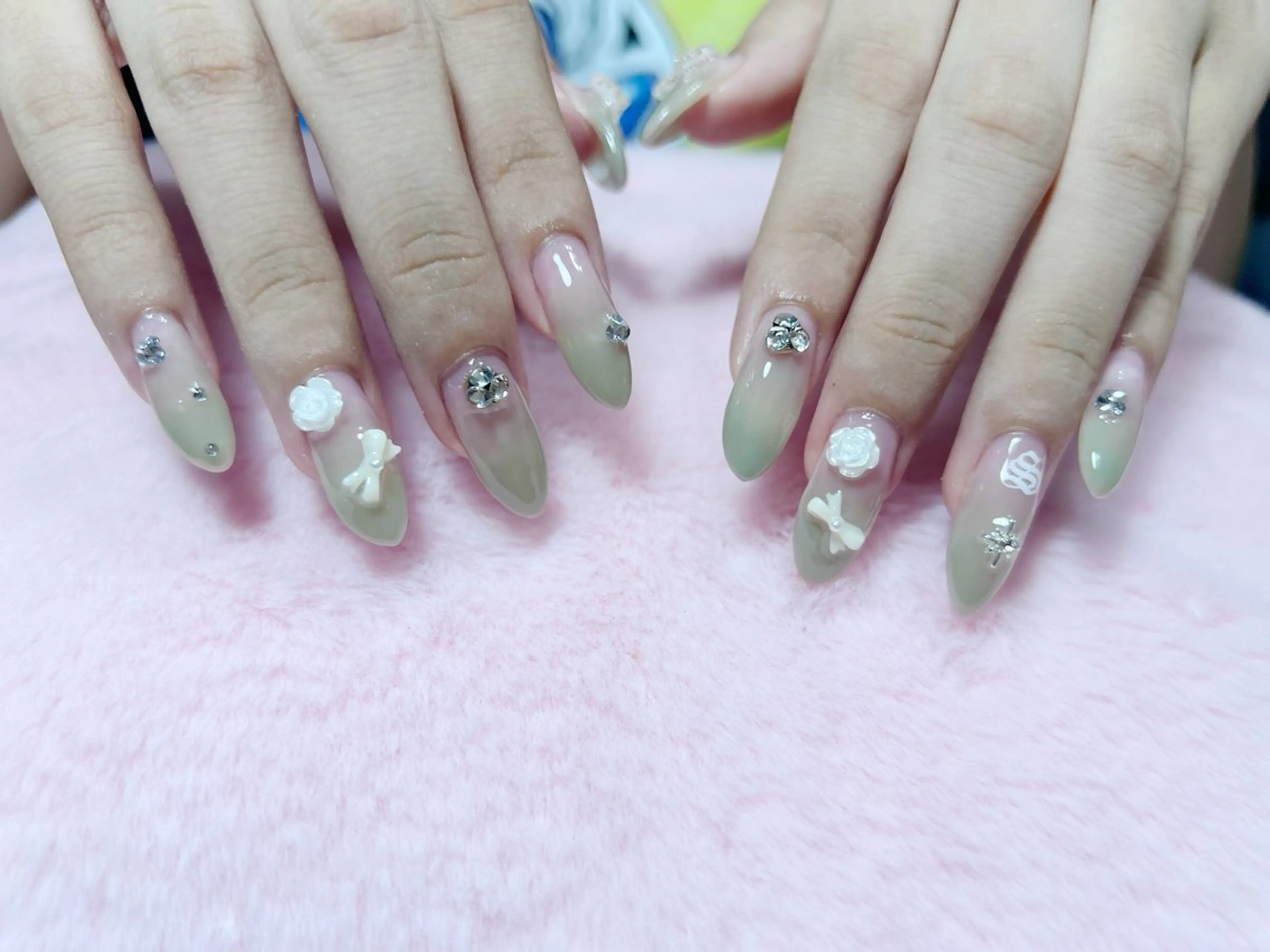 ネイル 長さ出し Hina ネイルサロンのネイルデザイン