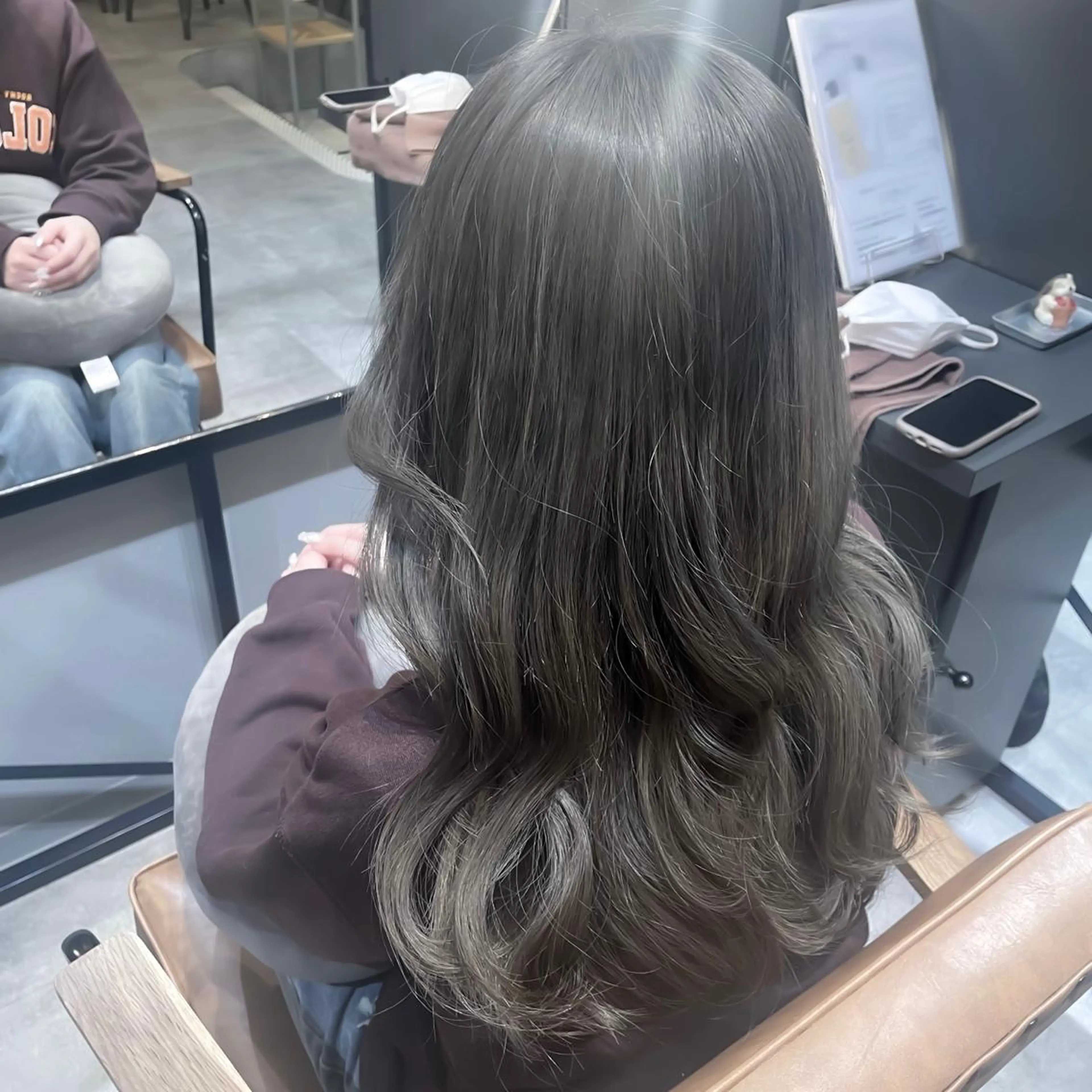 ロング カラー ヘアアレンジ ブリーチ グレージュ 【日韓風、レイヤー】 🤍ひらい なつきのヘアスタイル