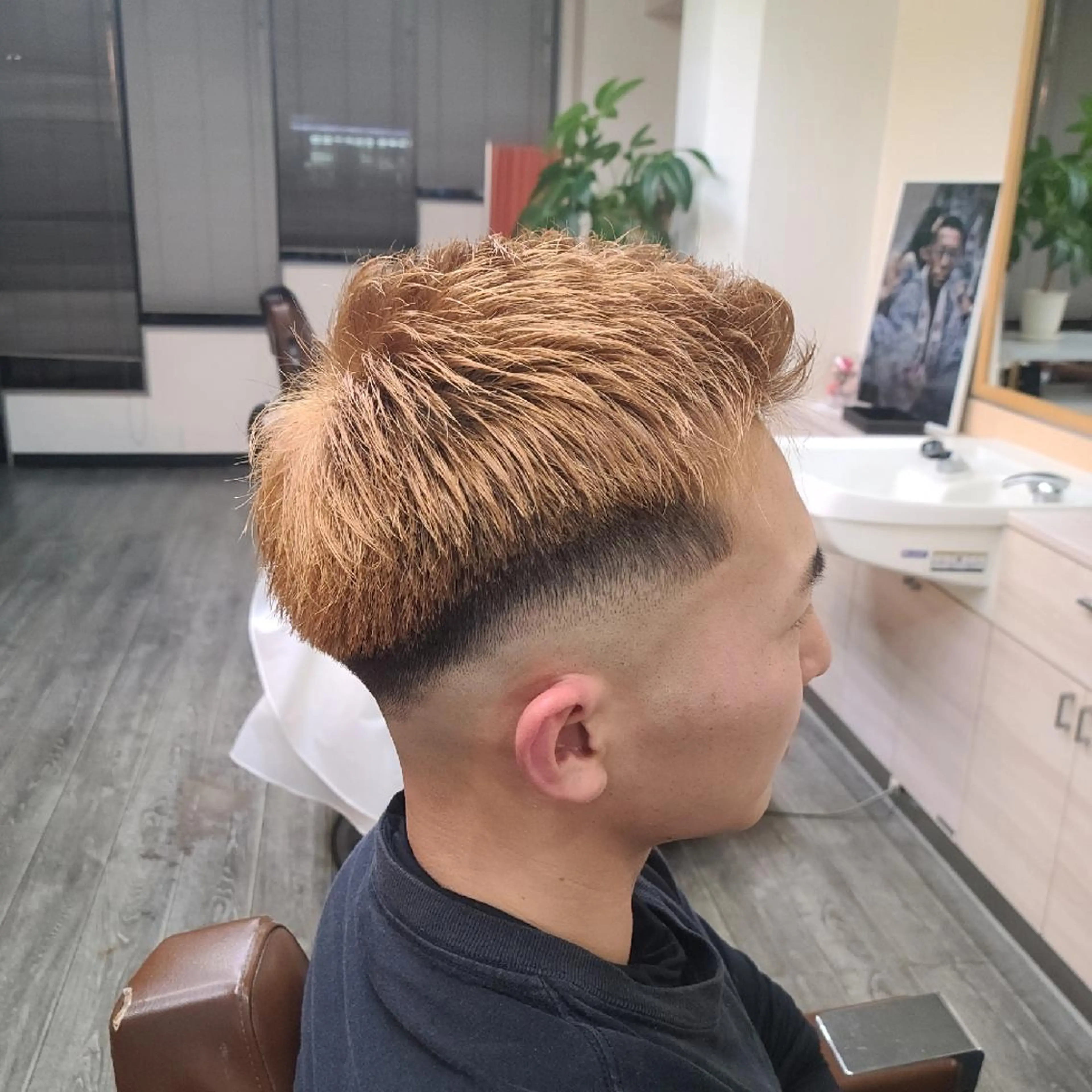 メンズ カラー 電髪倶楽部　美膳所属・荒井 琢人のヘアスタイル