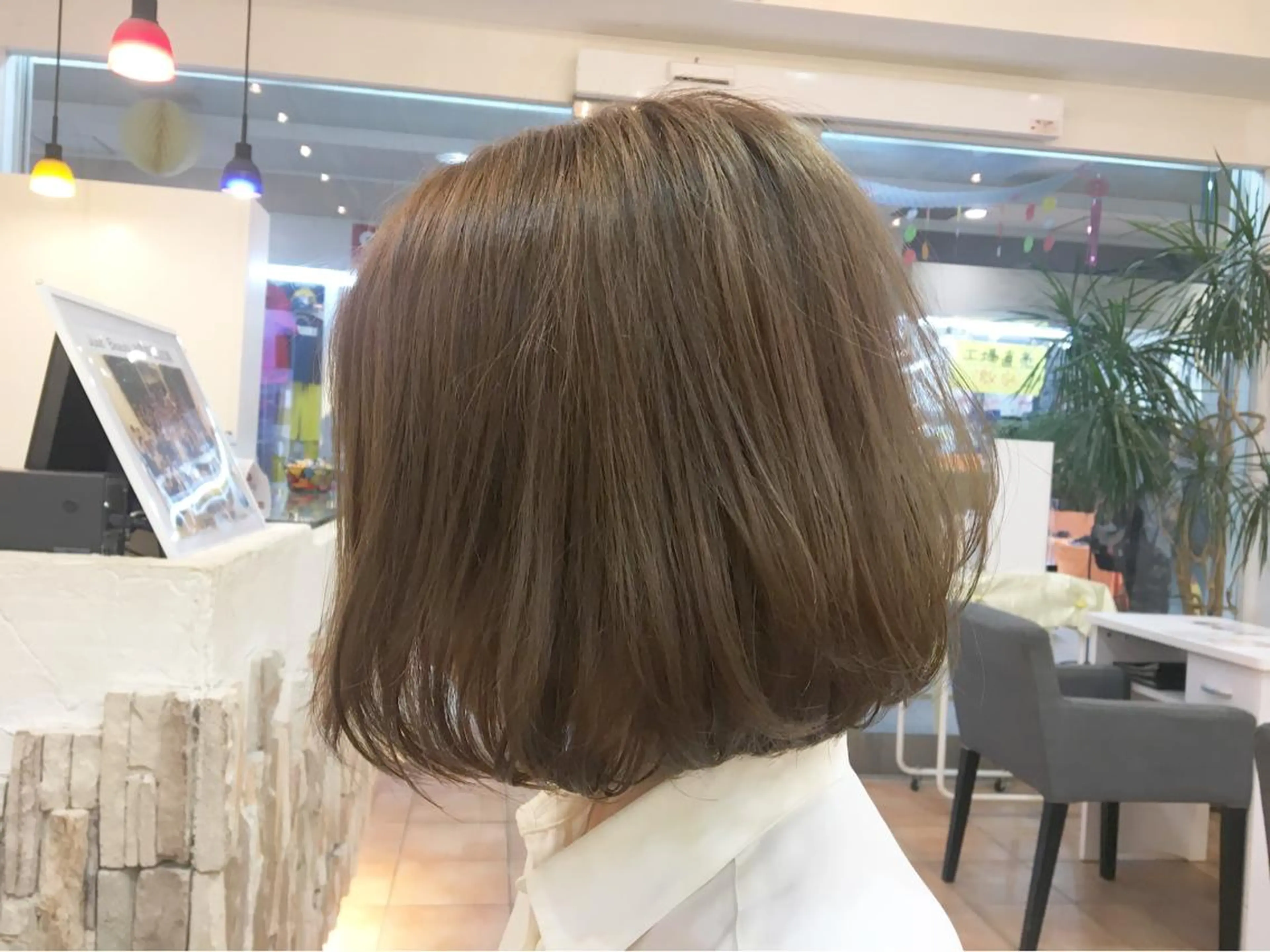 ミディアム カラー ベージュカラー フォギーベージュ ボブ 横浜ブリーチムラ直し ハイトーン/ブリーチのヘアスタイル