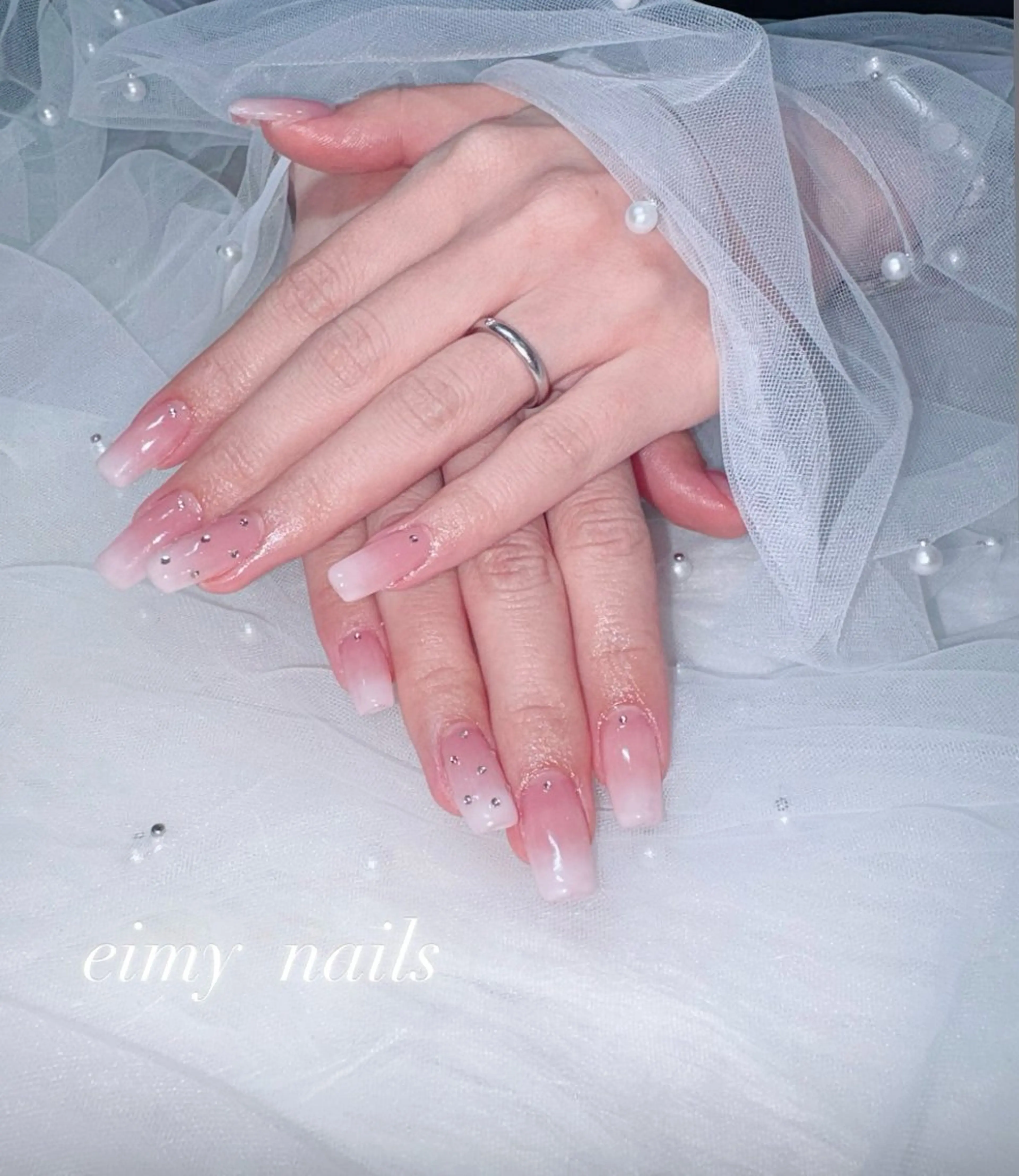 ネイル グラデーション ピンク 春ネイル ストーンネイル ハンドネイル eimy nails♡のネイルデザイン