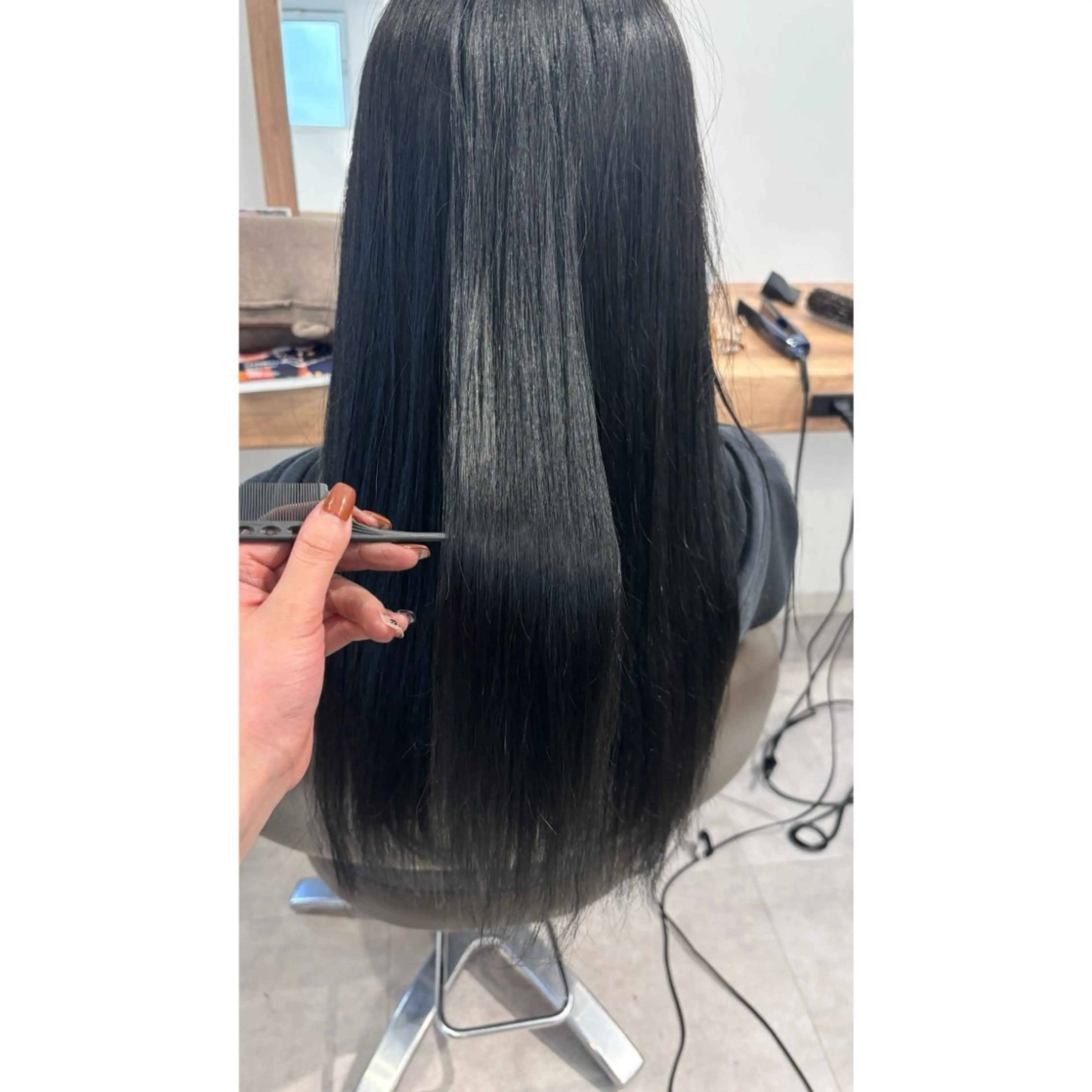 ロング カラー 黒髪 縮毛矯正 阿部 美咲のヘアスタイル