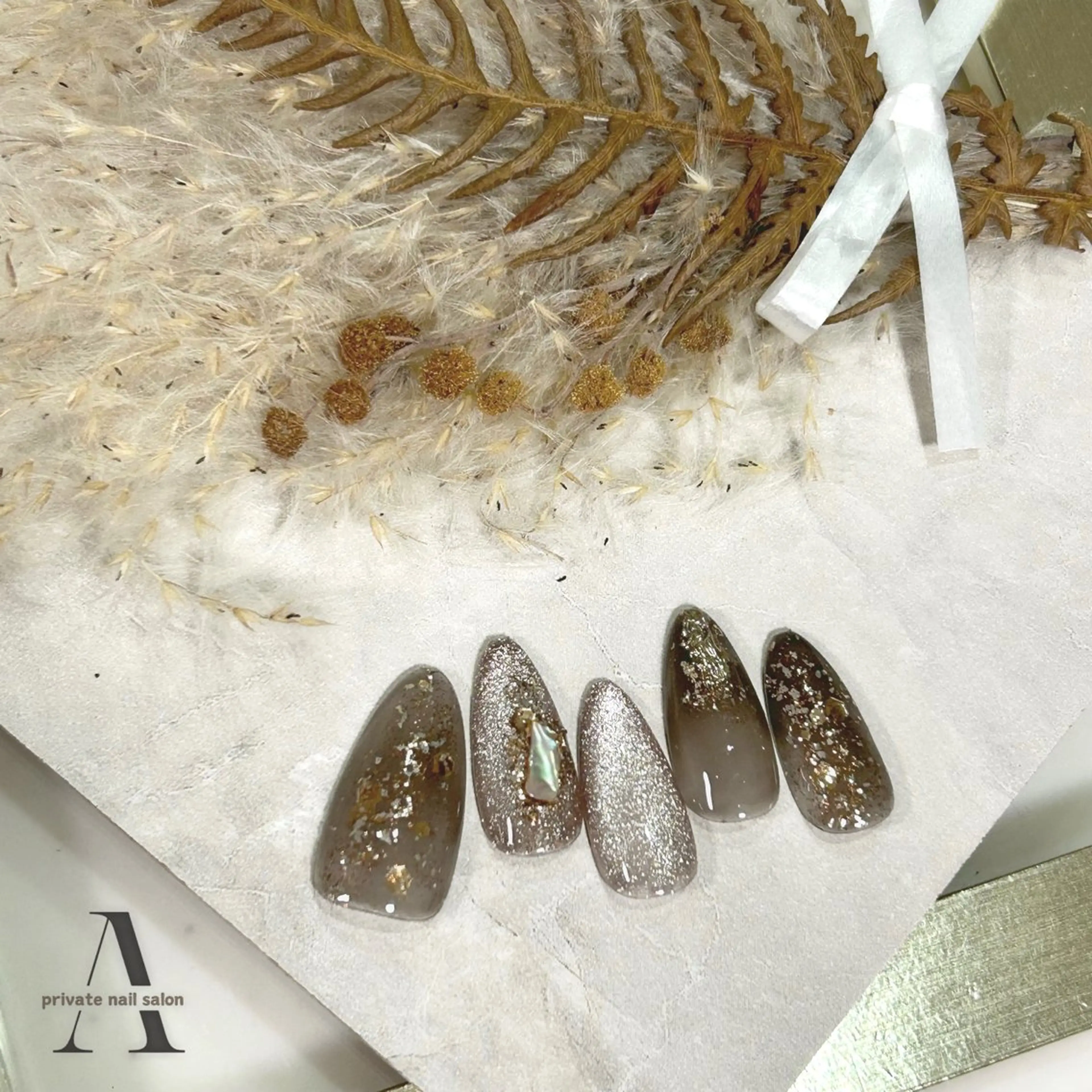ネイル マグネットネイル ミラーネイル ニュアンスネイル ワンホンネイル ホワイト Ａ private nail salonのネイルデザイン