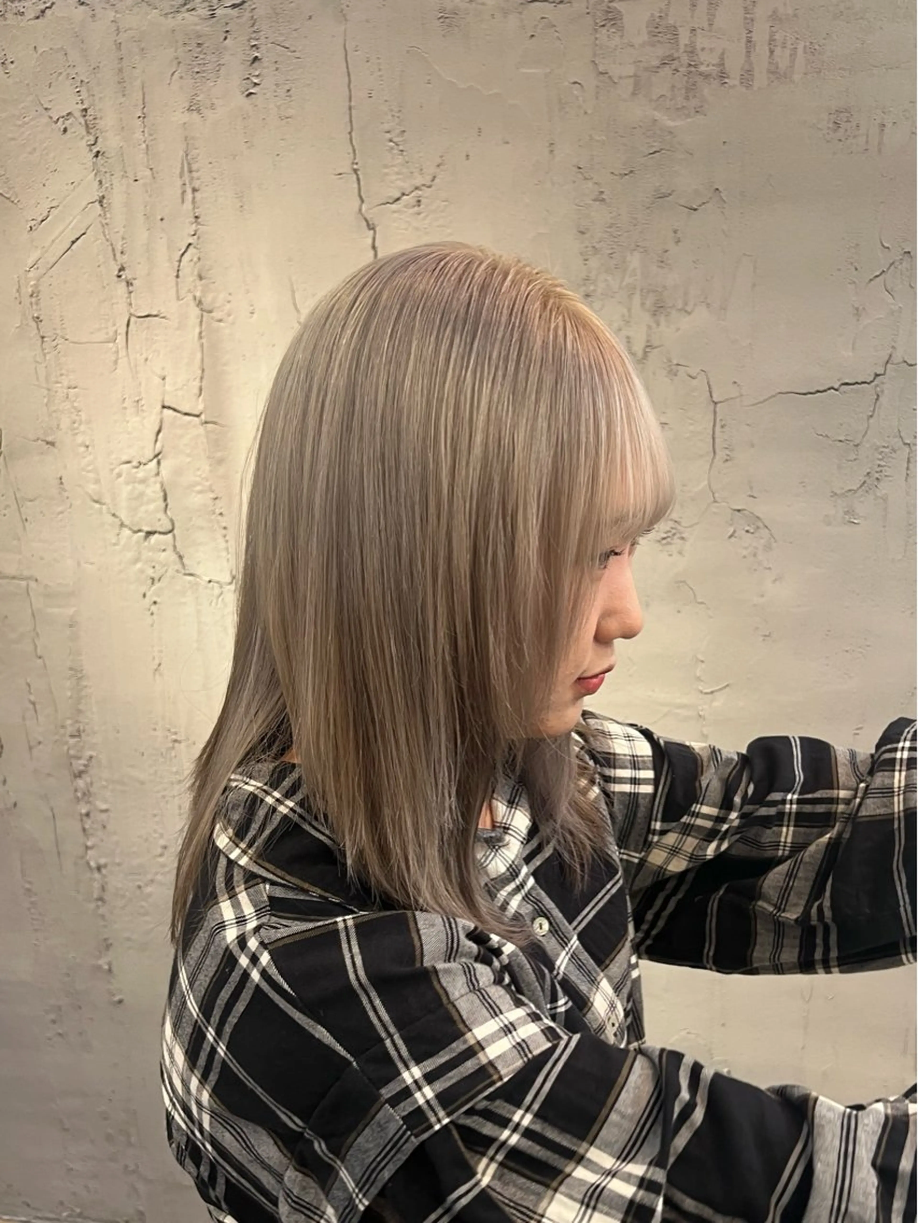 ミディアム カラー ブリーチ ブロンド シルバー ホワイトシルバー カット ヘアカラー トリートメント いぐちしょうた🫧 VISAGEbaskのヘアスタイル