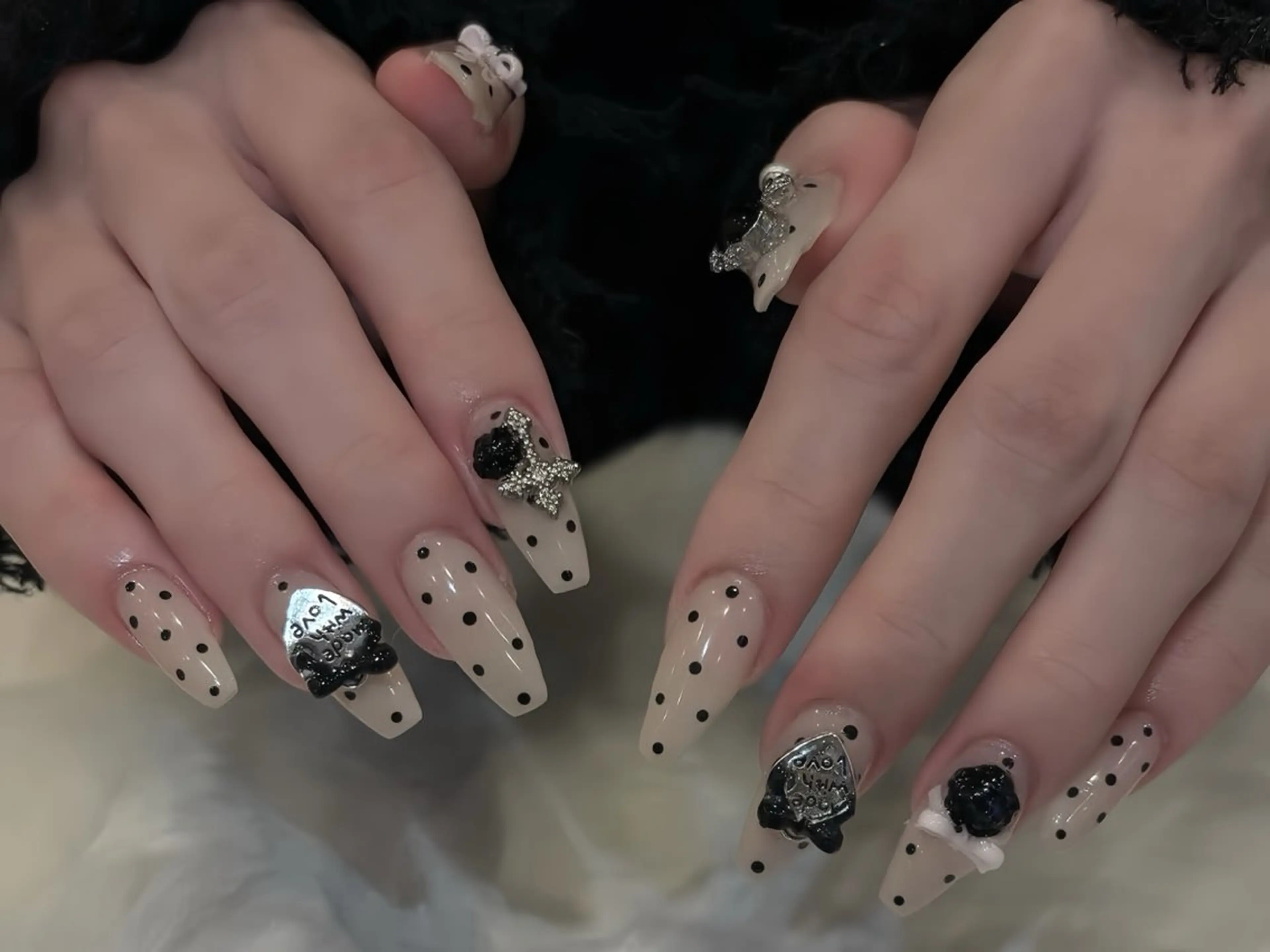 ネイル アニマル柄 ボルドー ブラウン チークネイル フレンチネイル Rin Nail 新大久保店のネイルデザイン