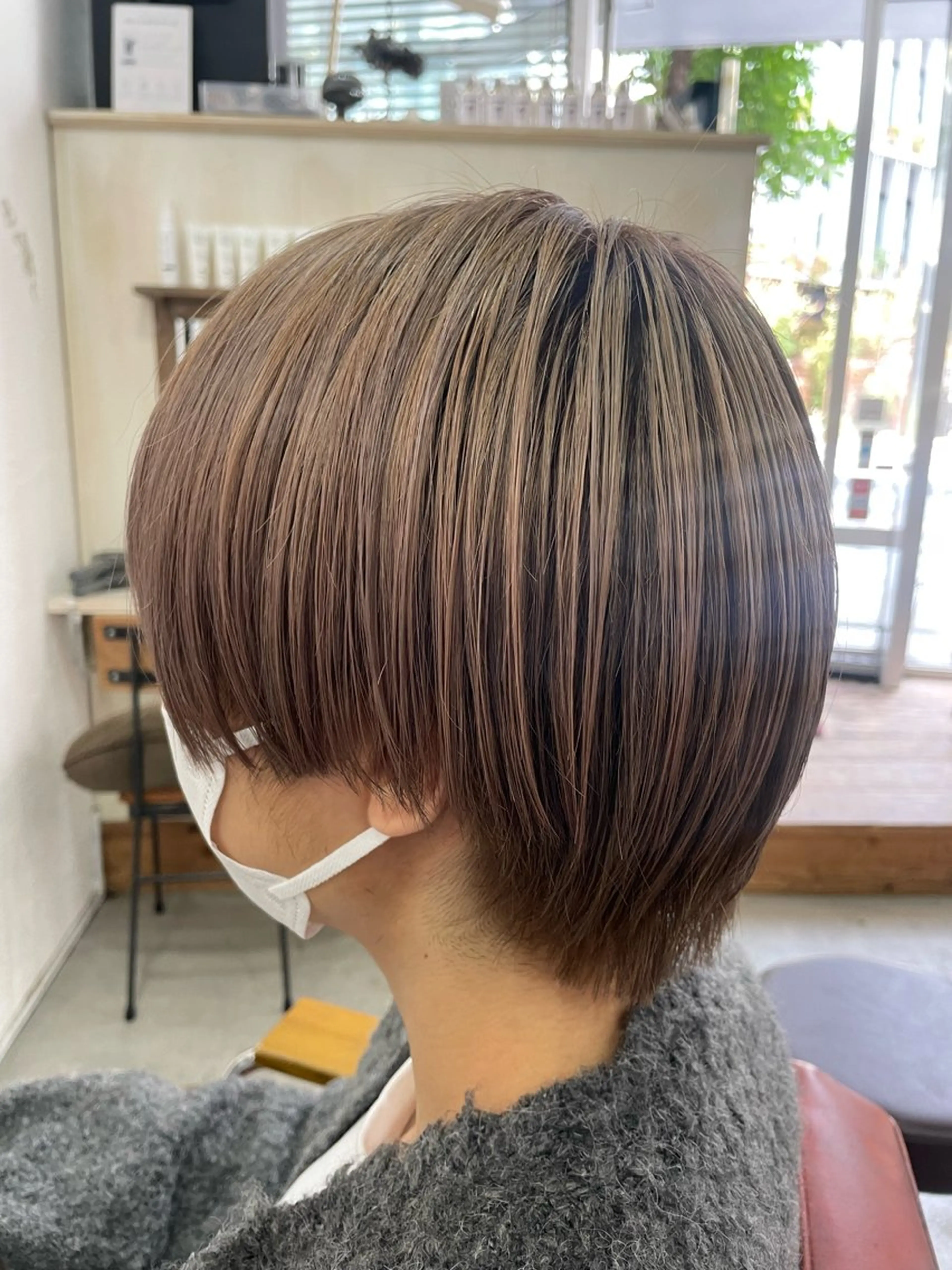 ショート カラー ベージュカラー fio マナミのヘアスタイル