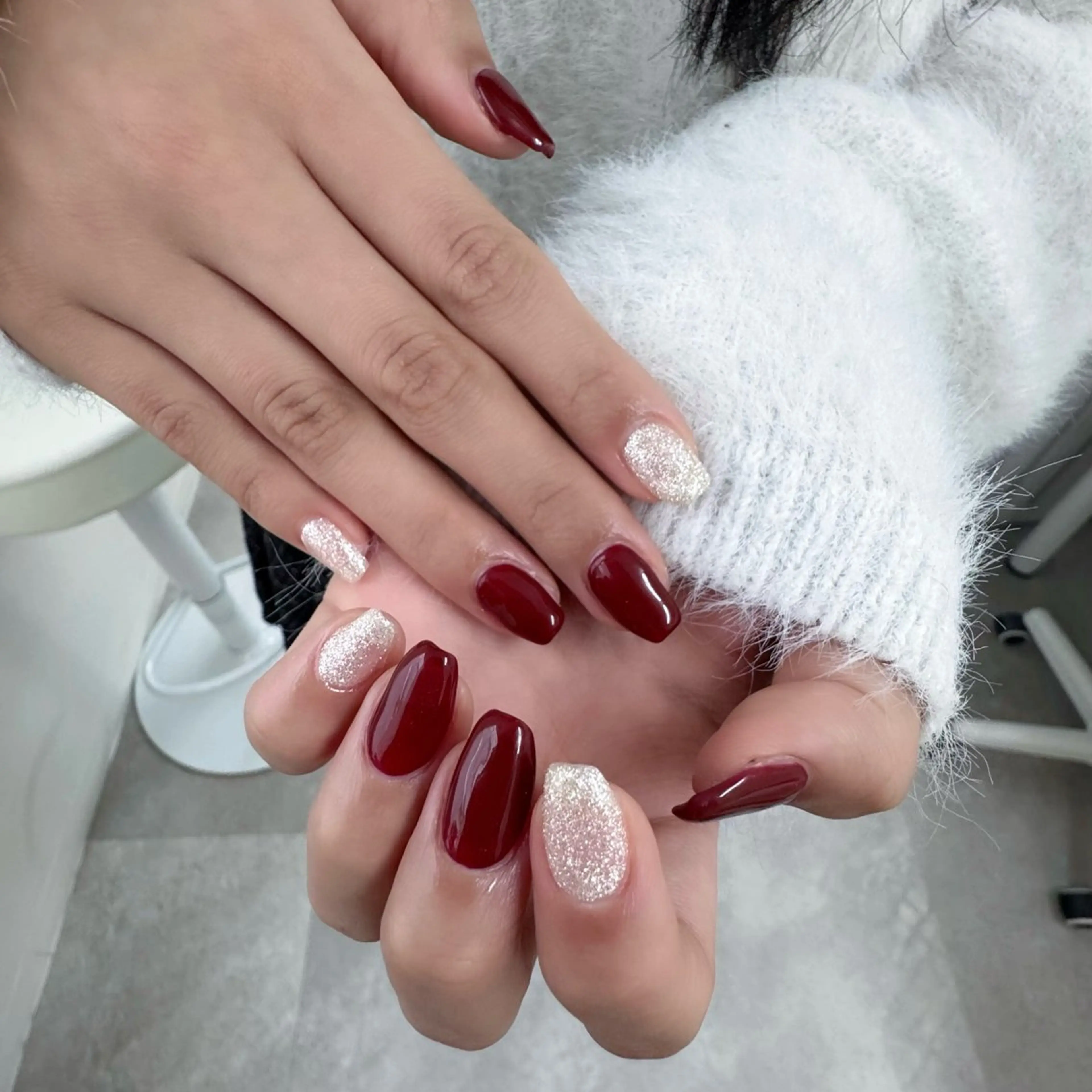 ネイル ラメ(グリッター) 赤色 冬ネイル クリスマス ハンドネイル 奥岡 花恋のネイルデザイン