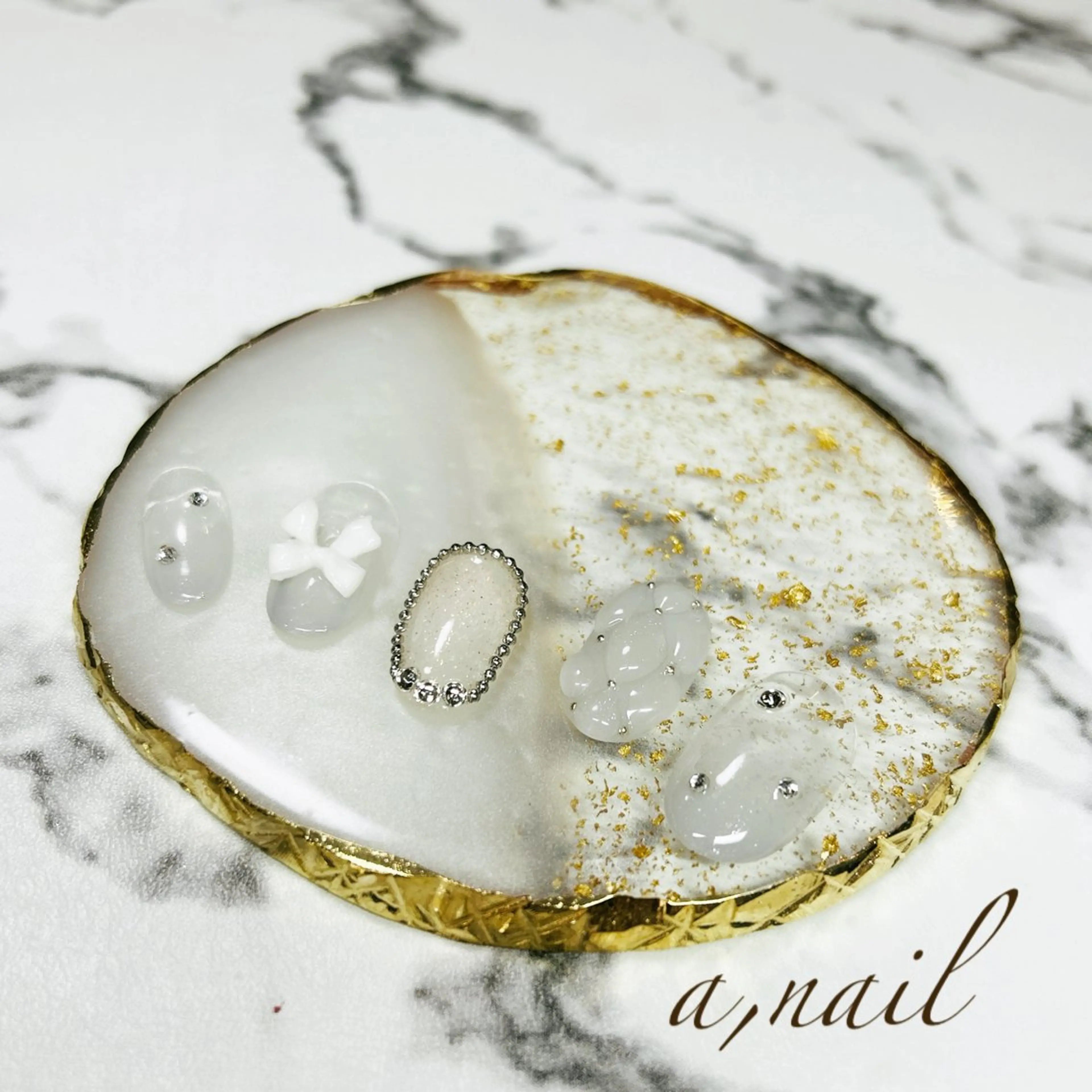 ネイル ジェルネイル グラデーション キラキラネイル ワンカラーネイル リボン ハンドネイル ネイルサロン エーネイルのネイルデザイン