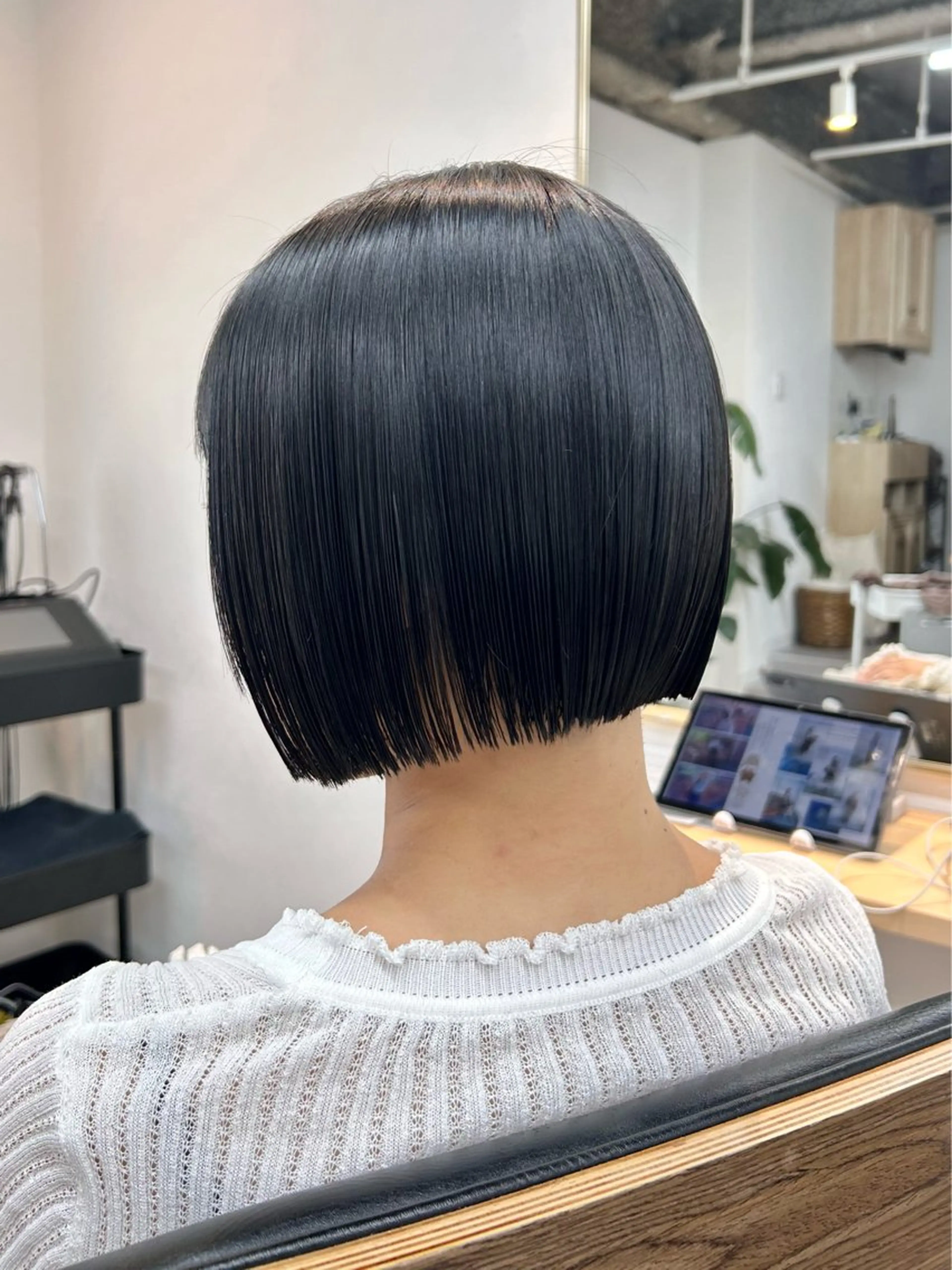 ショート カラー 切りっぱなしボブ ボブ カット ヘアカラー トリートメント 艶カラー/レイヤー/ ハイトーン/まなみのヘアスタイル