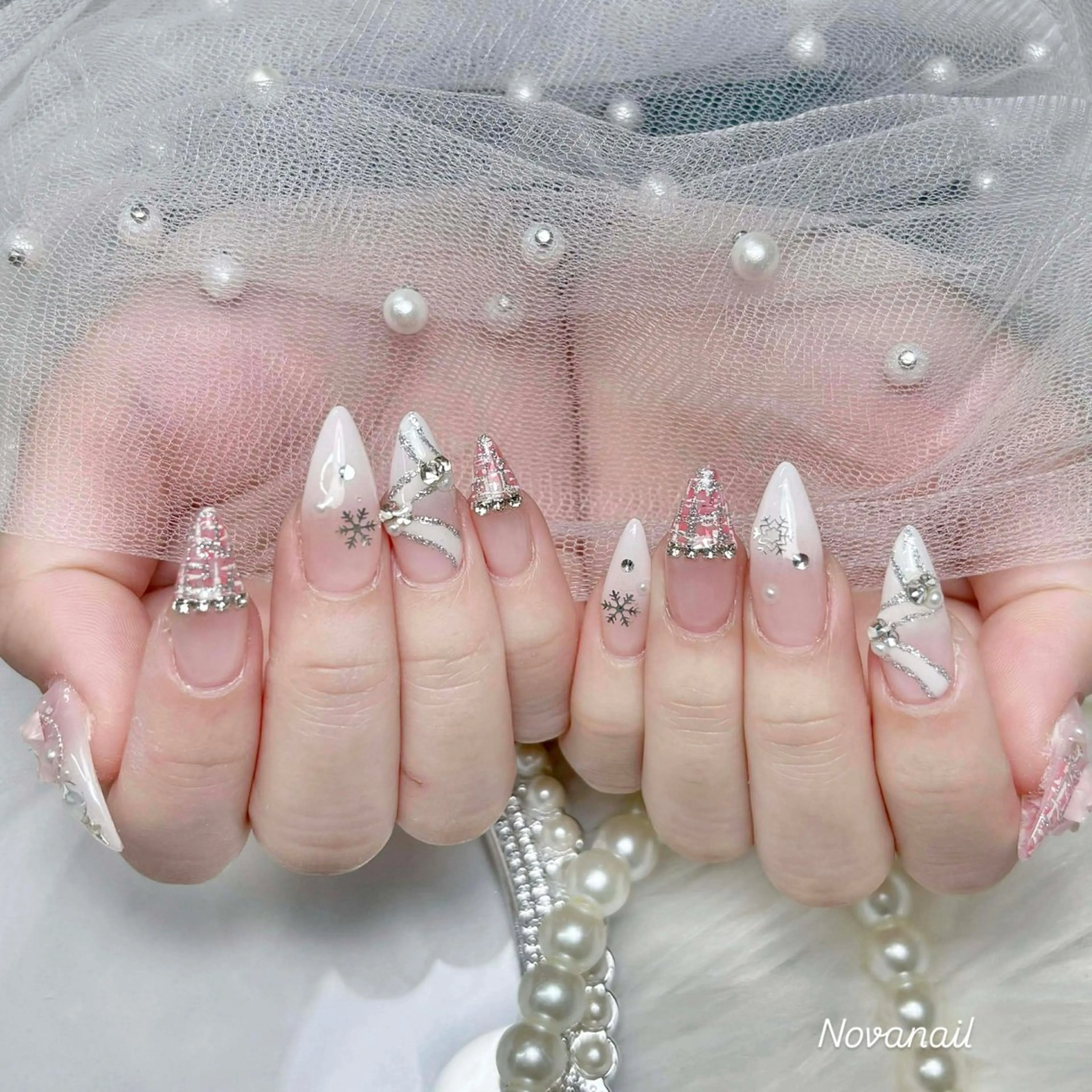 ネイル ジェルネイル ゴールド ネイビー オフィスネイル シンプルネイル ハンドネイル ハンドケア Nova Nail Nambaのネイルデザイン