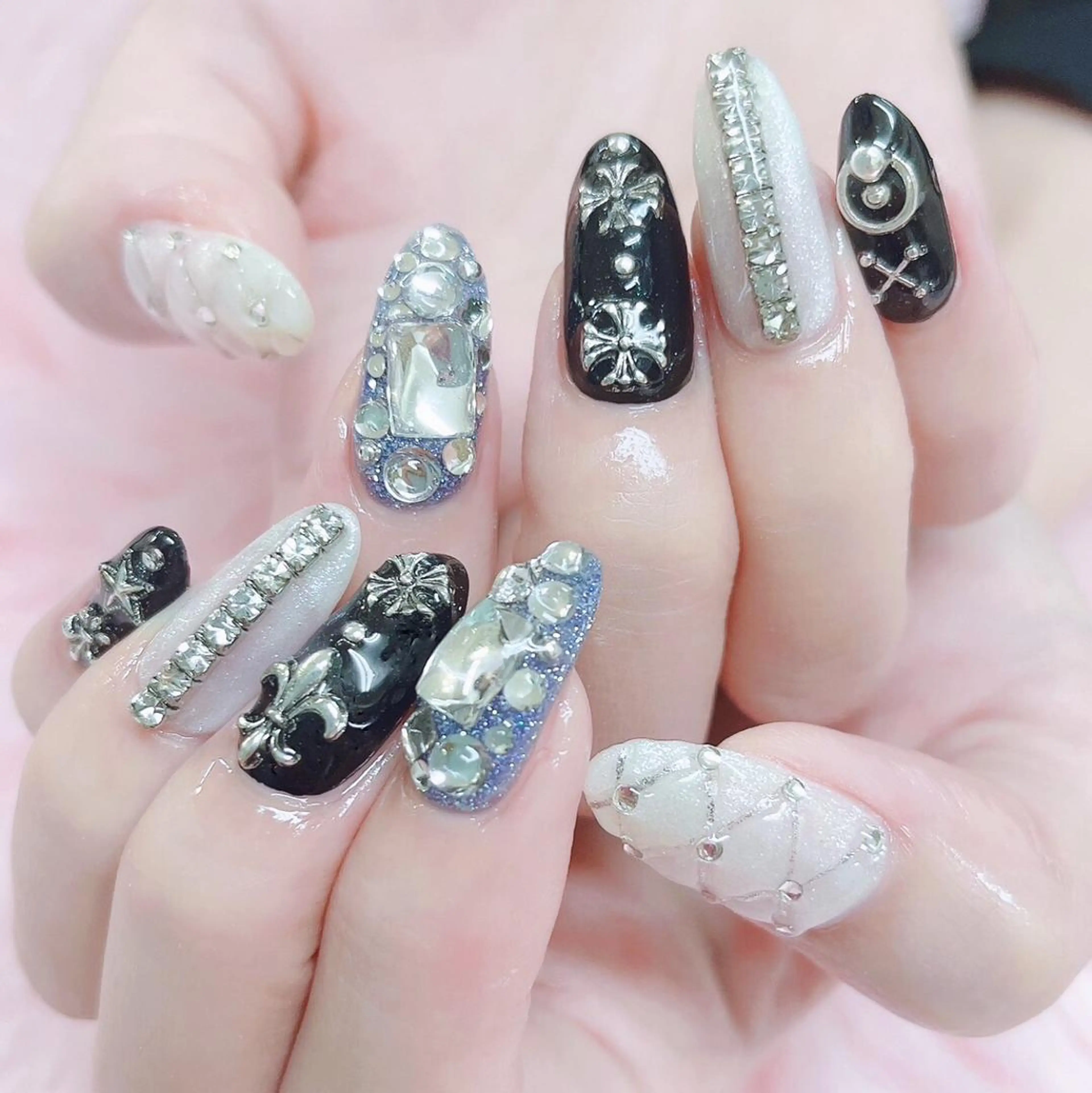 ネイル ハンドネイル MoonNail ユリ🌸のネイルデザイン