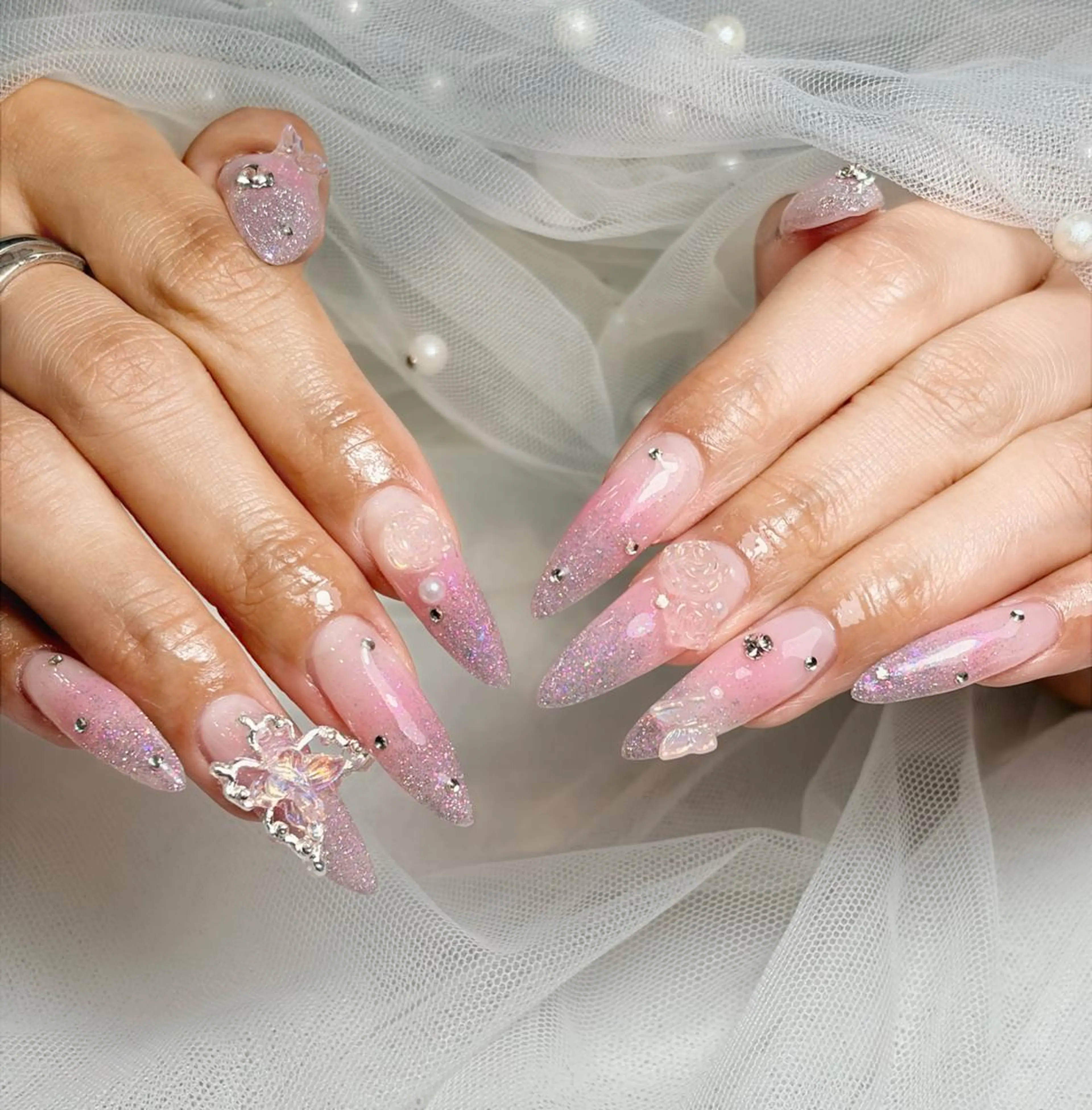 ロング カラー ベージュカラー グラデーションカラー ピンクカラー 韓国風ヘア ハンドネイル 波 なみのネイルデザイン