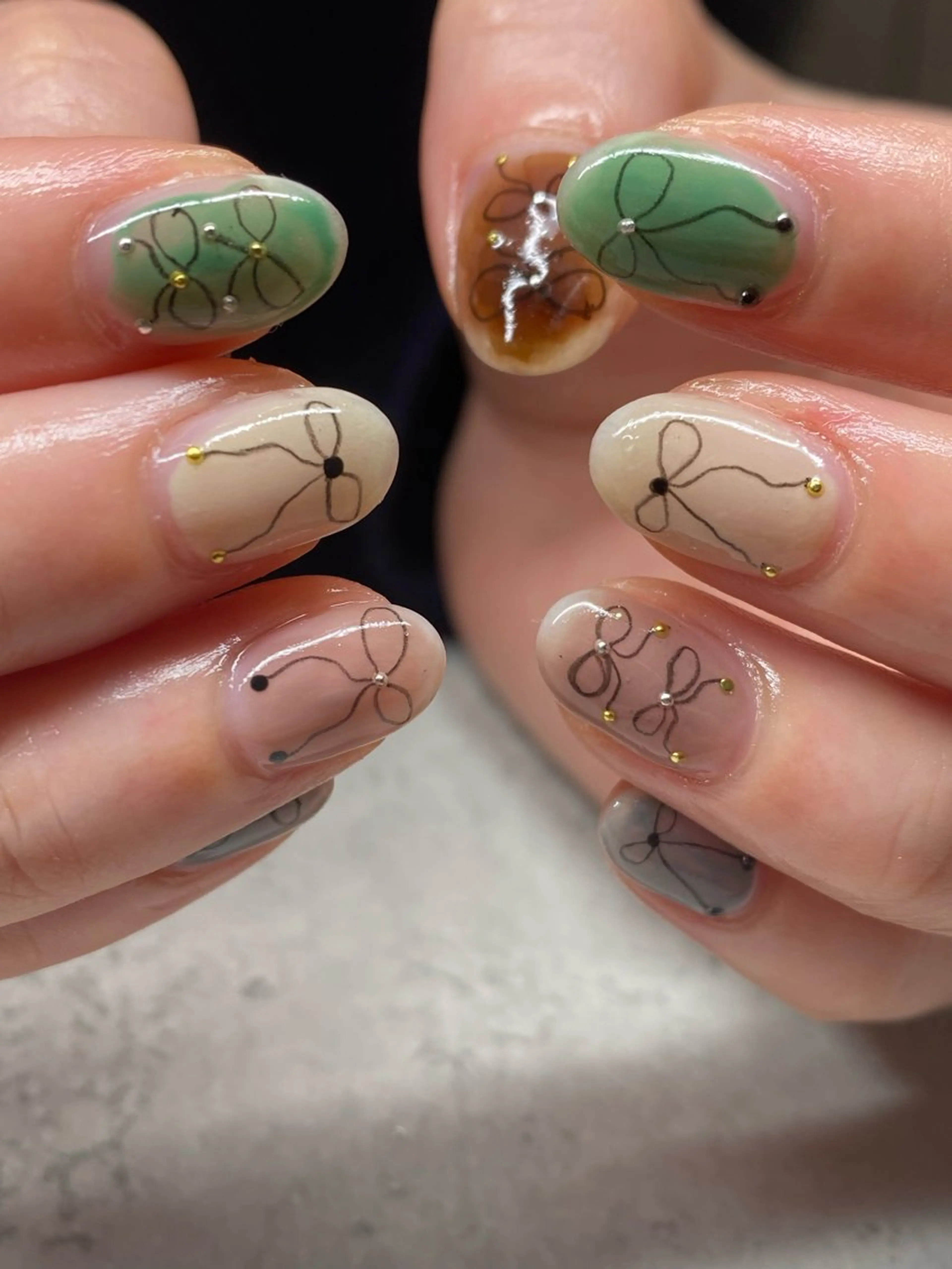 手描きart nail🎨❤️(色鉛筆やライン多めのデザイン)の写真
