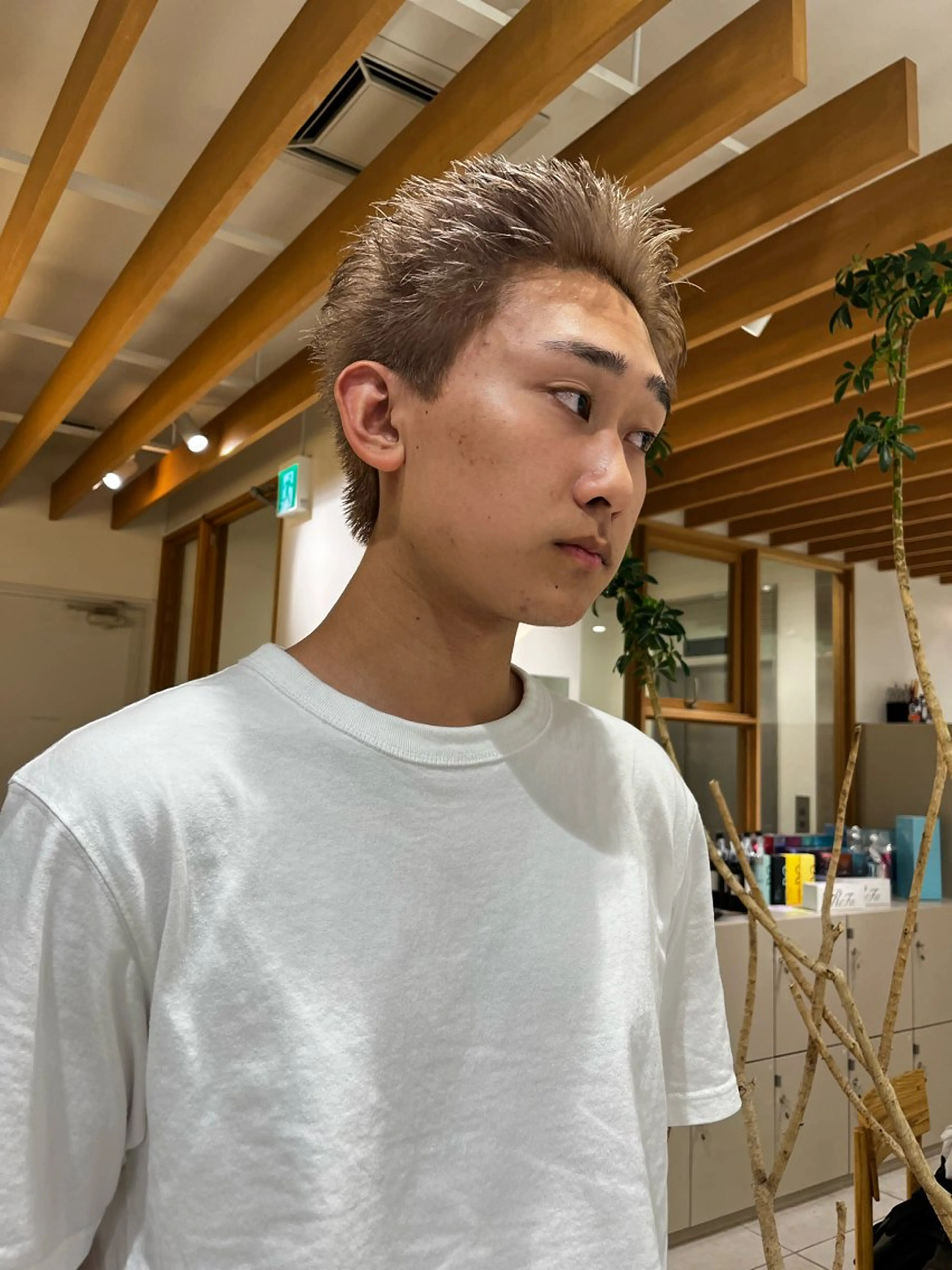 カラー メンズ メンズハイトーン スパイキーショート ブロンド ハイトーンカラー カットモデル/ 髪質改善/みわのヘアスタイル