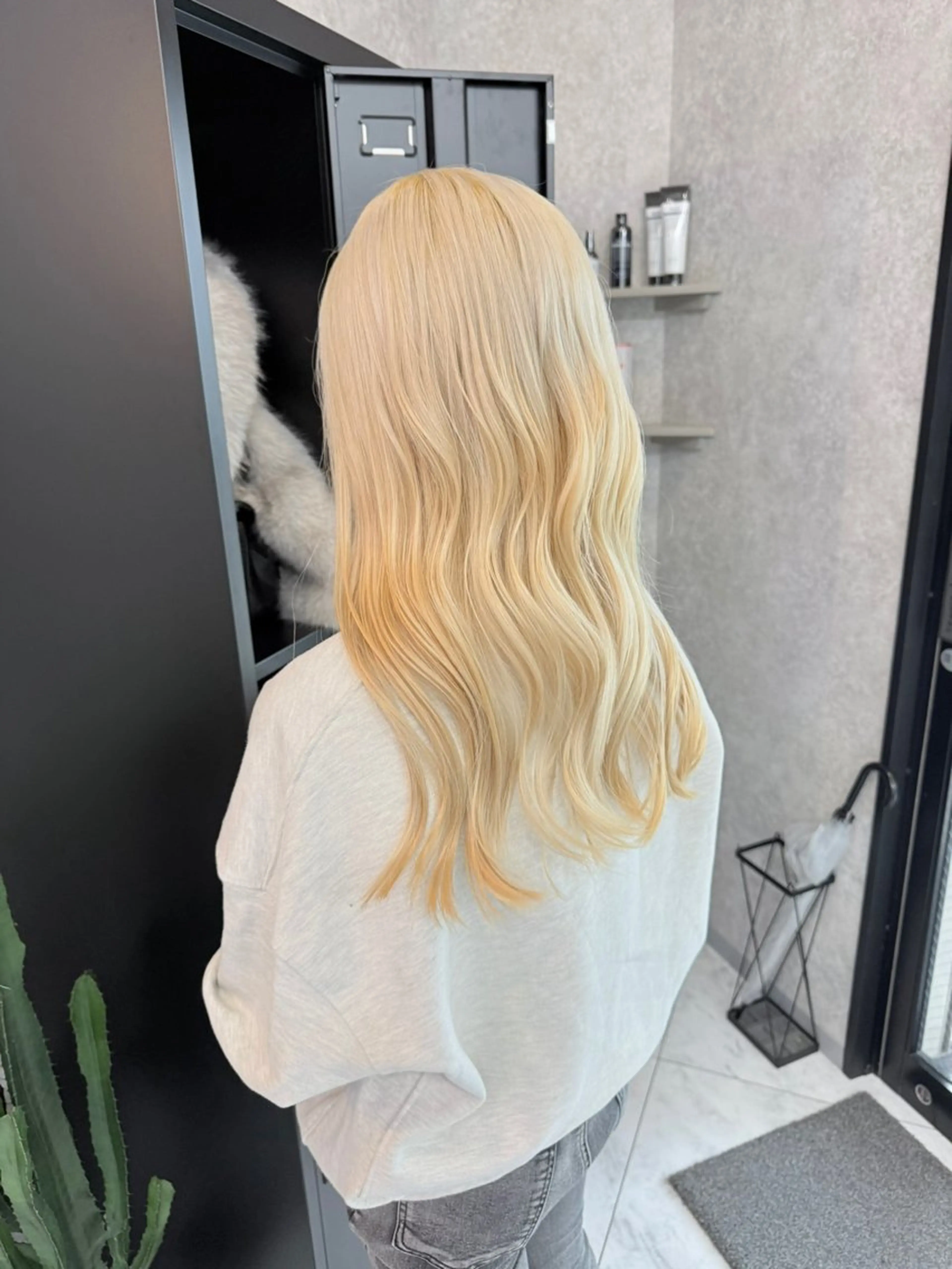 セミロング カラー 🌺ハイトーン🌺 矢葺 なぎさ🌺🌺のヘアスタイル