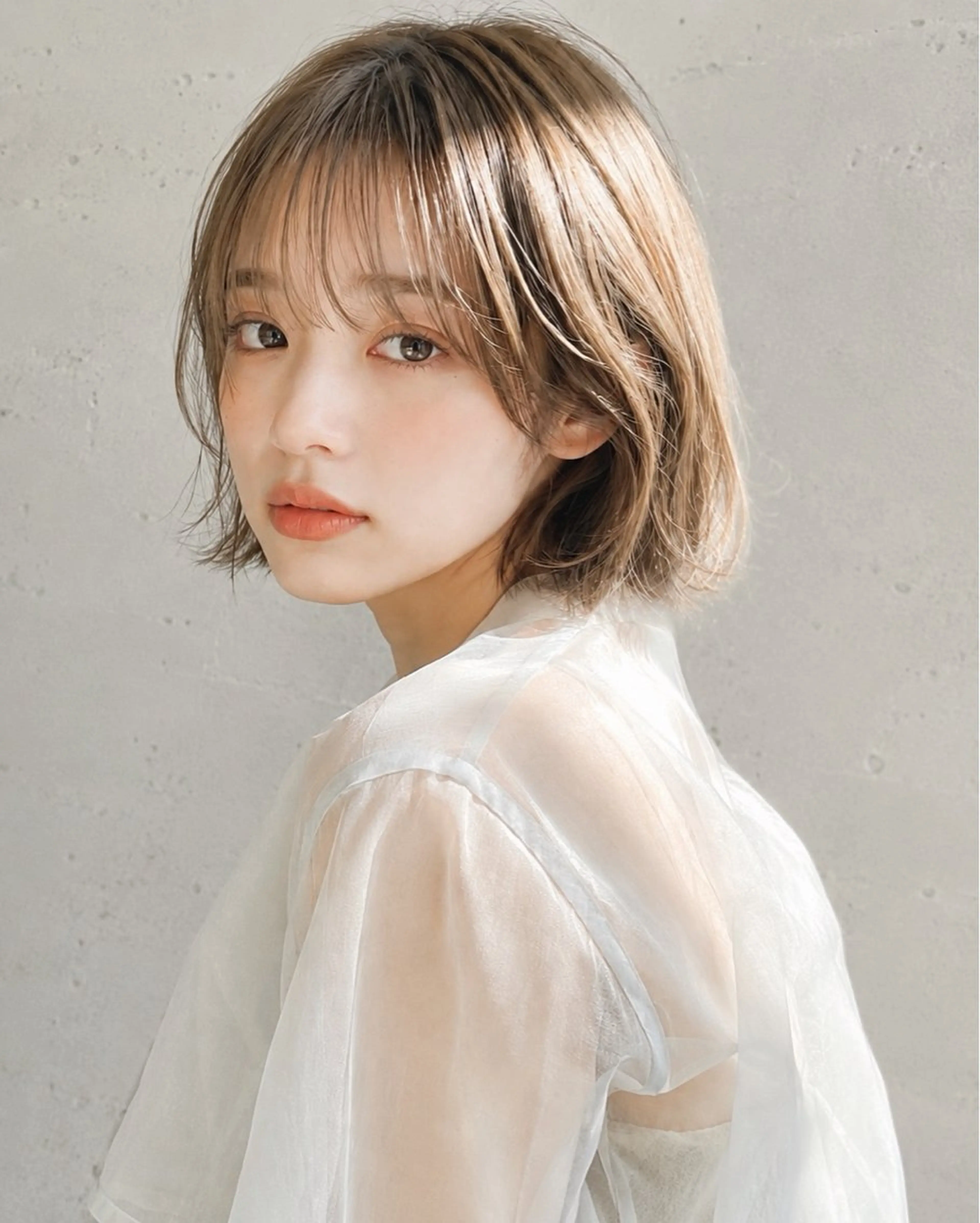 ショート ヘアカラー LOVESTOIKE 井上つぐみ/透明感のヘアスタイル
