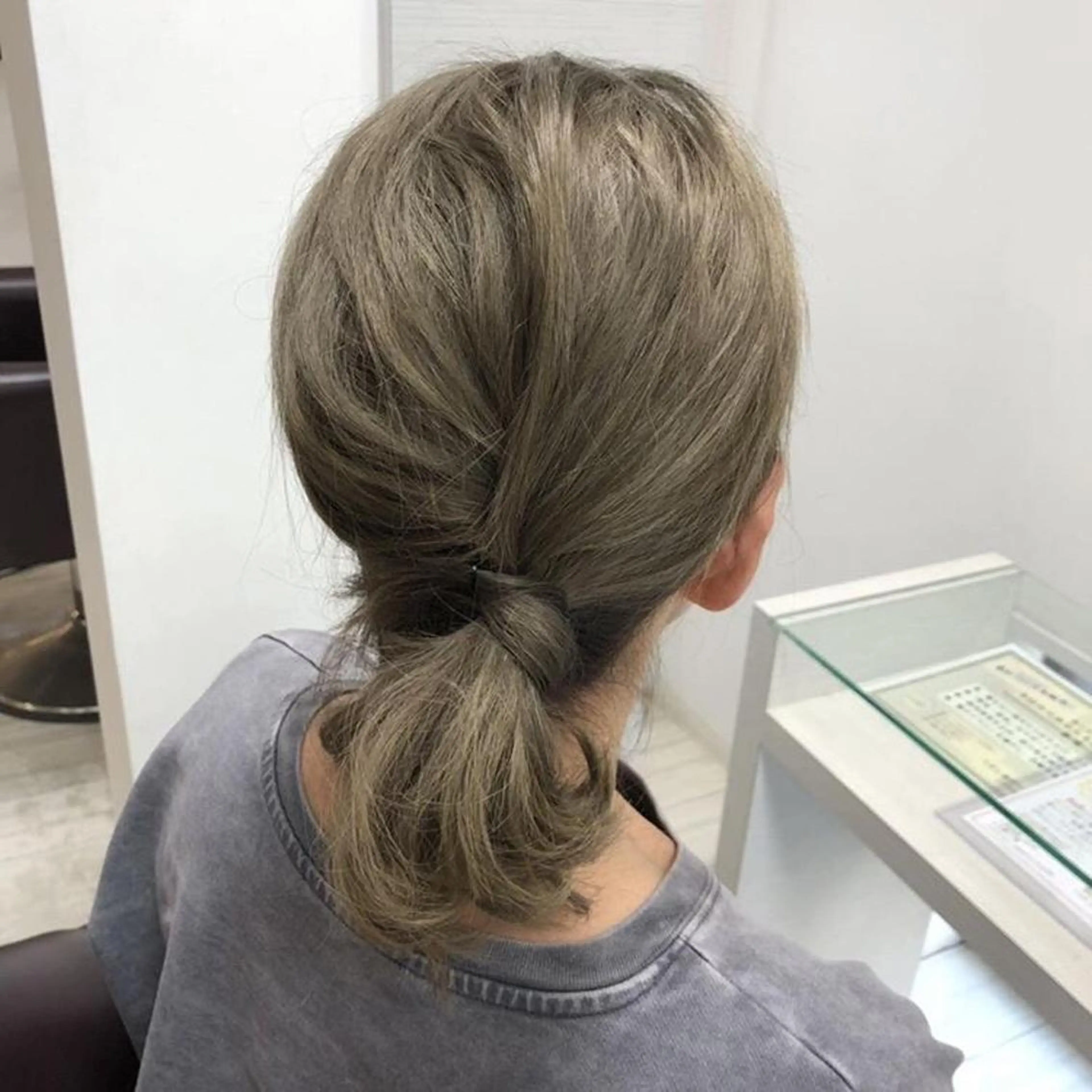 ミディアム カラー ヘアサロンサンヒルズ所属・竹中 ゆいのヘアスタイル