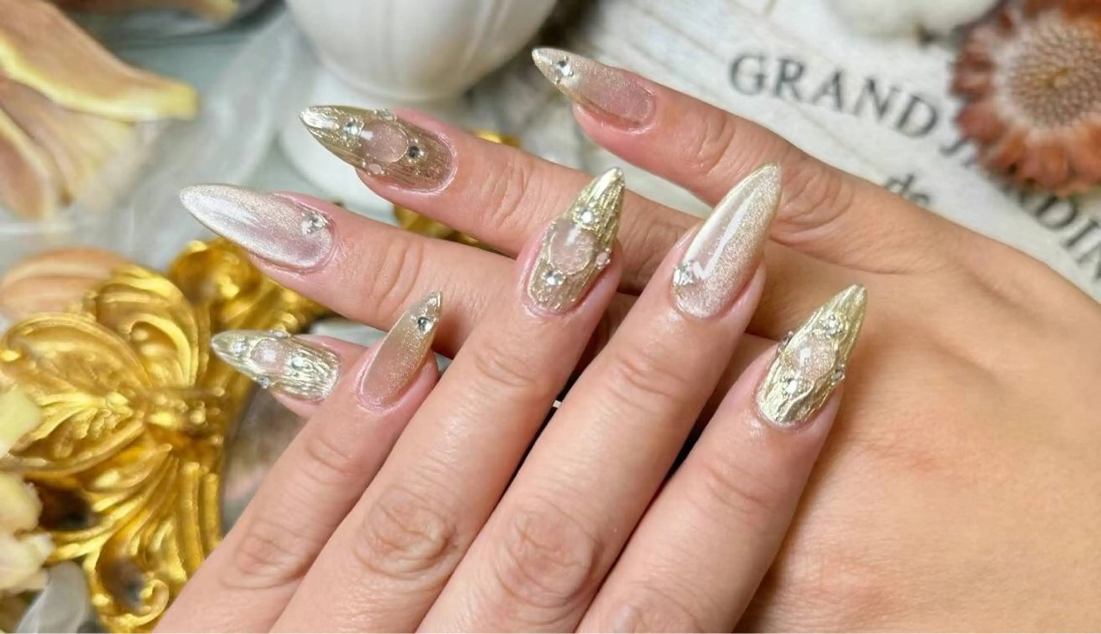 ネイル アートネイル フラワーネイル フットネイル ジェルネイル ゴールド babarla Nailのネイルデザイン