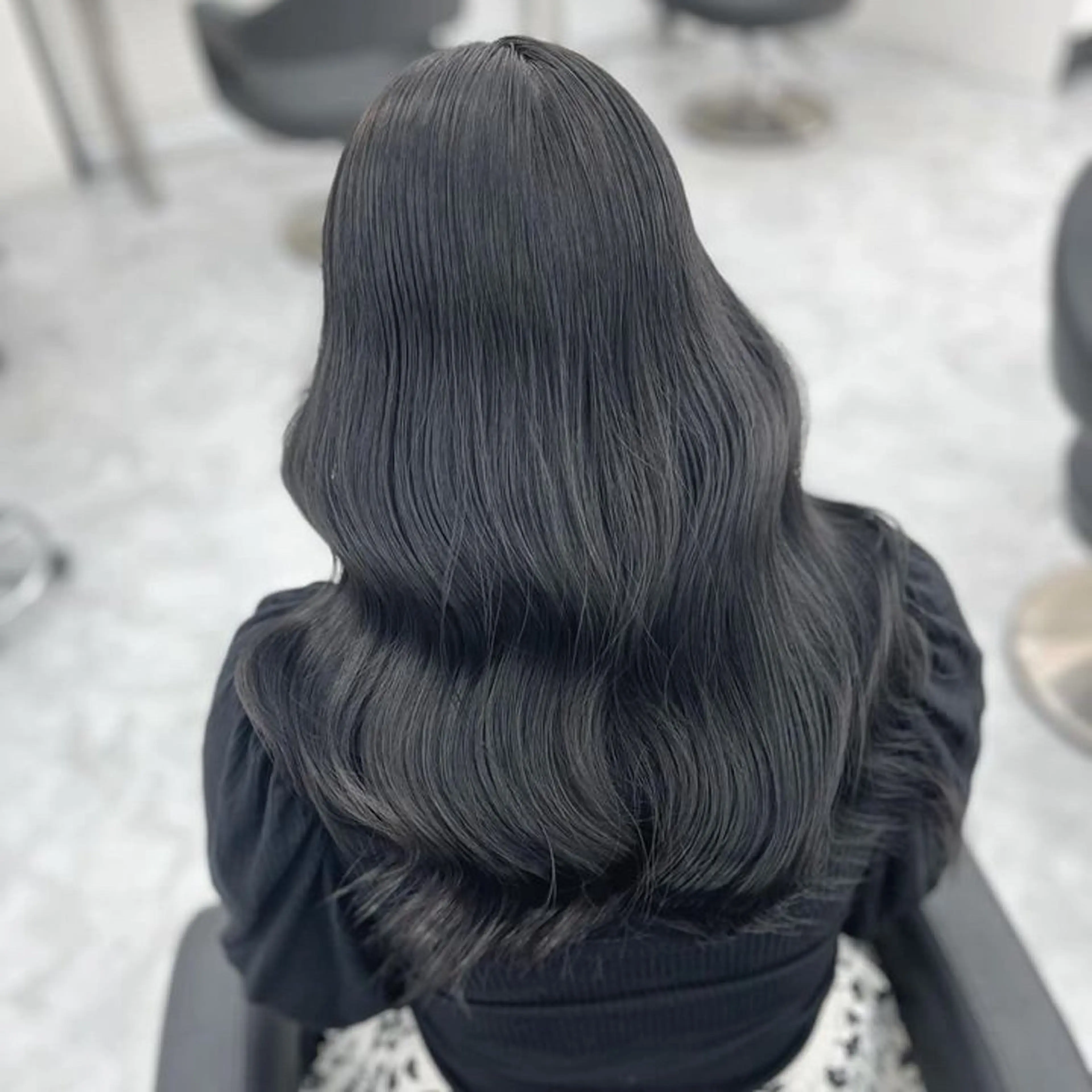 ロング カラー パーマ ヘアアレンジ メンズ キッズ メンズ韓国風 黒髪 ブルーカラー ブルーブラック ブラウンカラー 髪質改善Ⅰ透明感 艶カラーⅠたつやのヘアスタイル