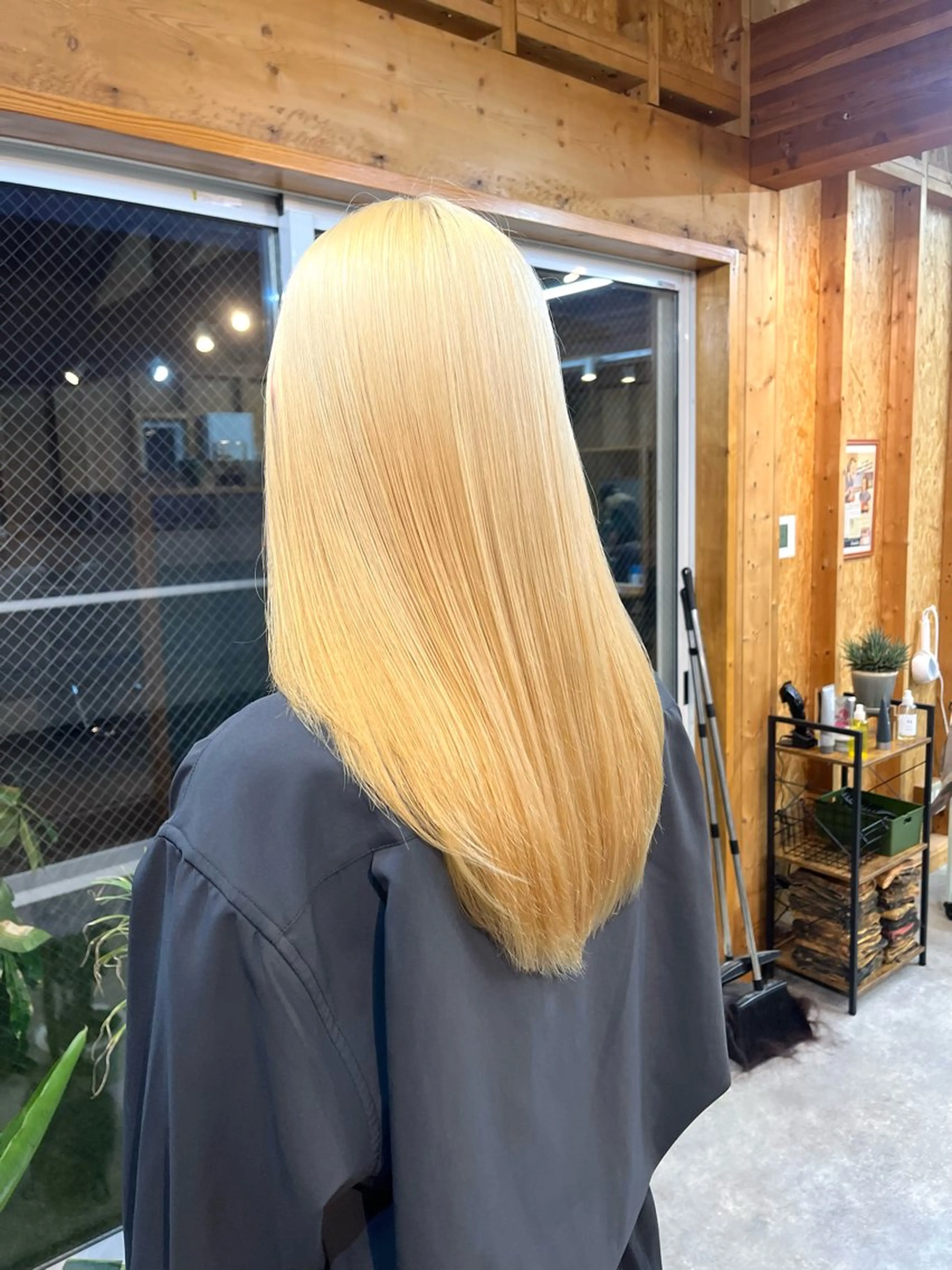 セミロング カラー ブリーチ 抜きっぱなしブロンド ヘアカラー トリートメント まろみ暖色×ボブ ×chia🕯のヘアスタイル