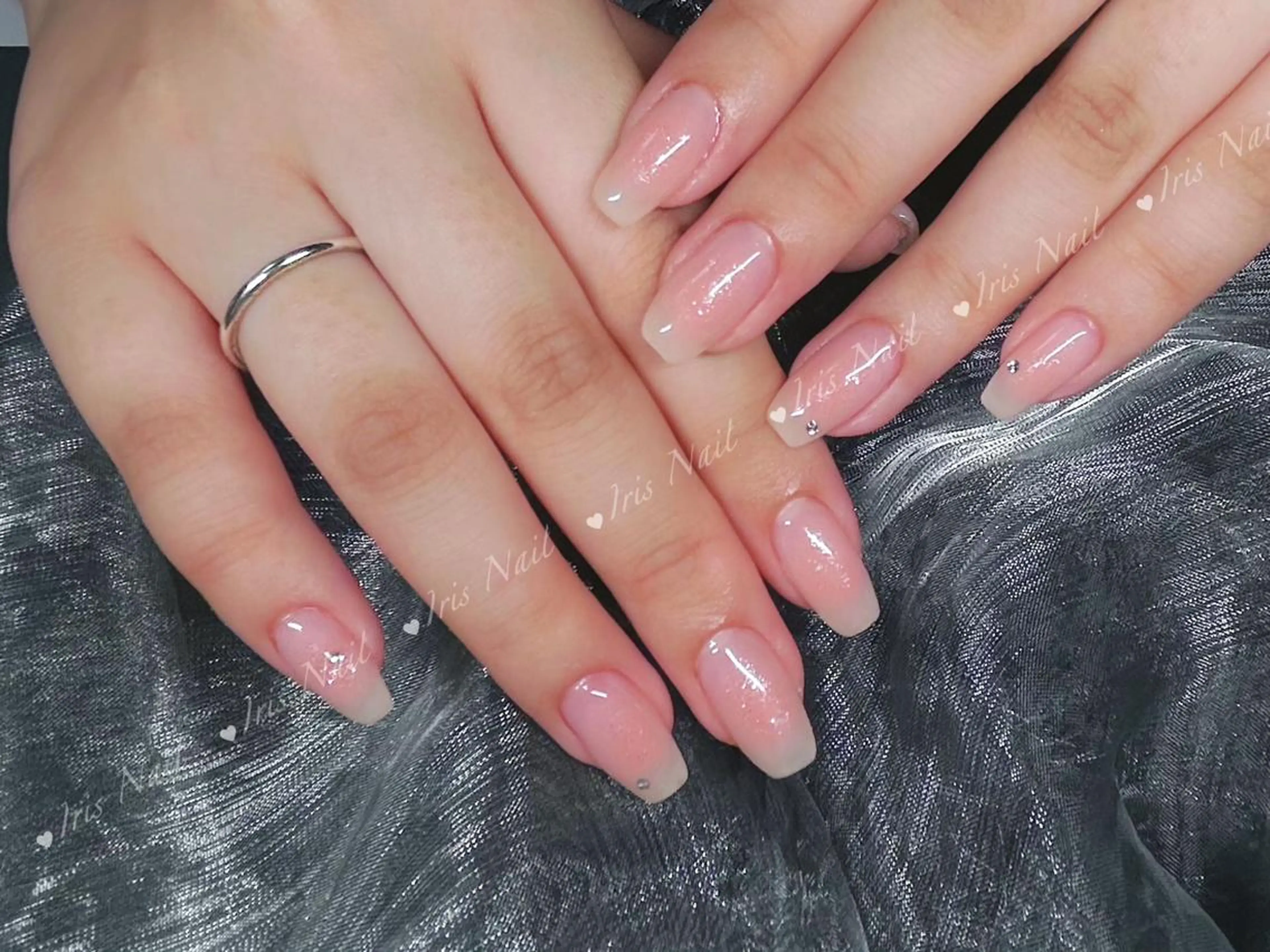 ネイル チークネイル オフィスネイル シンプルネイル 🍒IRIS Nail🌸のネイルデザイン