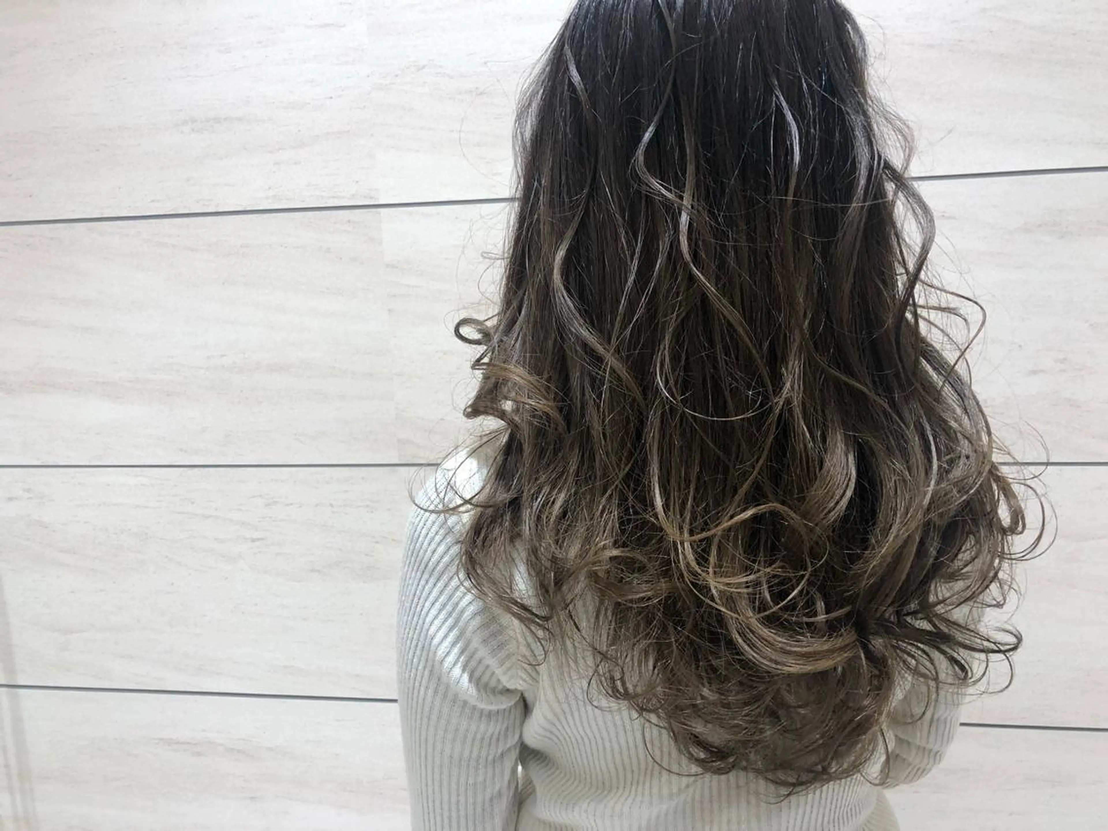 ロング カラー noll【今池駅前】 池田碧花のヘアスタイル